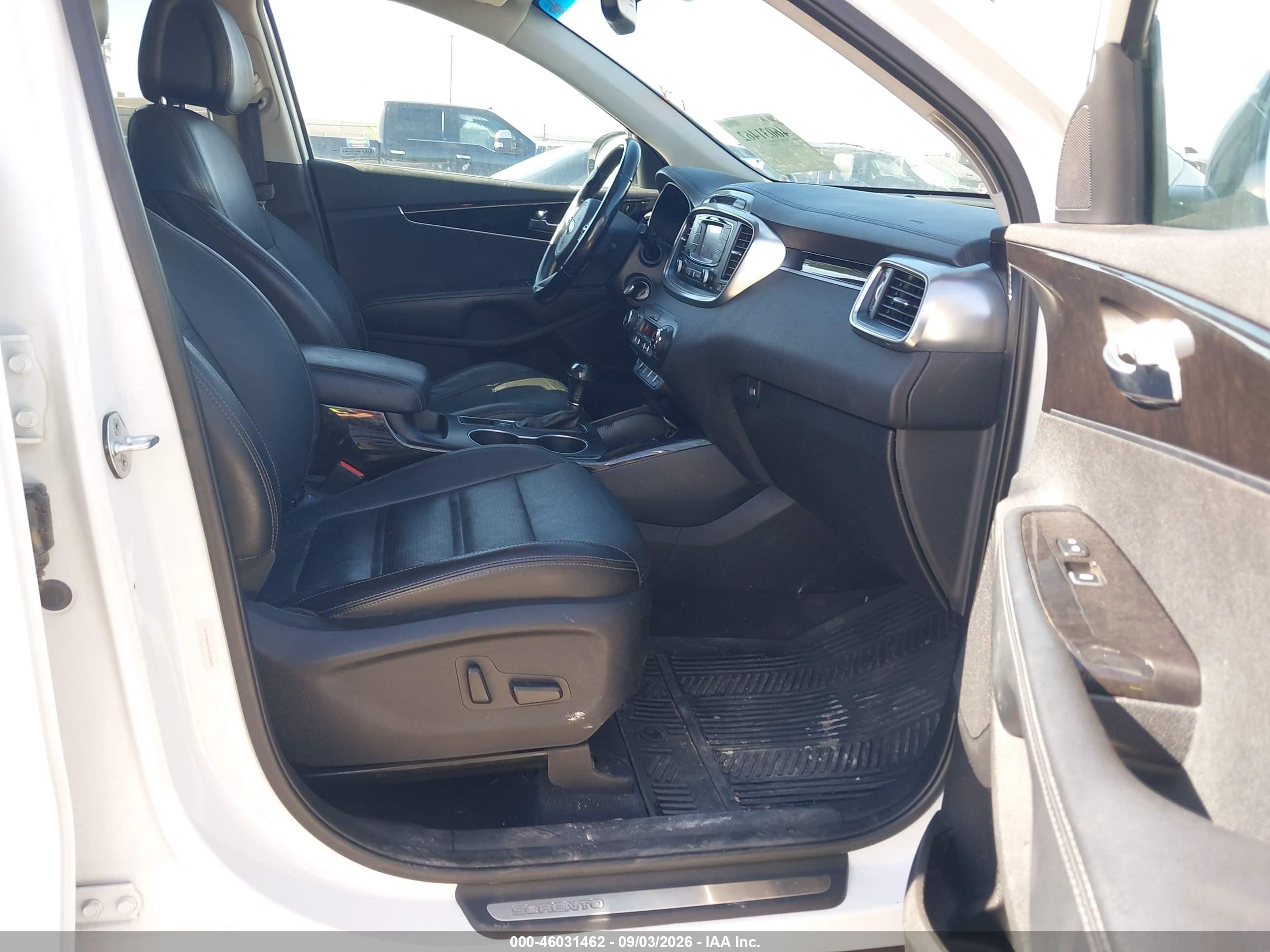 2016 Kia Sorento 3.3l Ex White vin: 5XYPHDA59GG104841