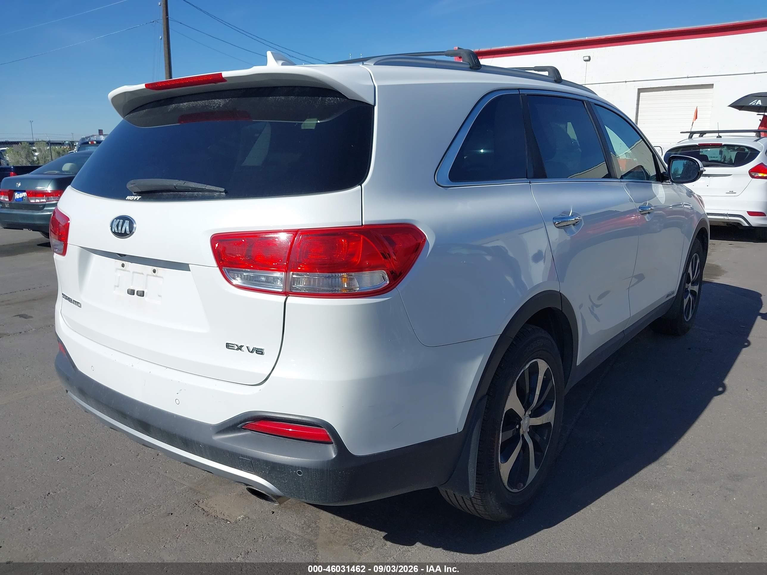 2016 Kia Sorento 3.3l Ex White vin: 5XYPHDA59GG104841