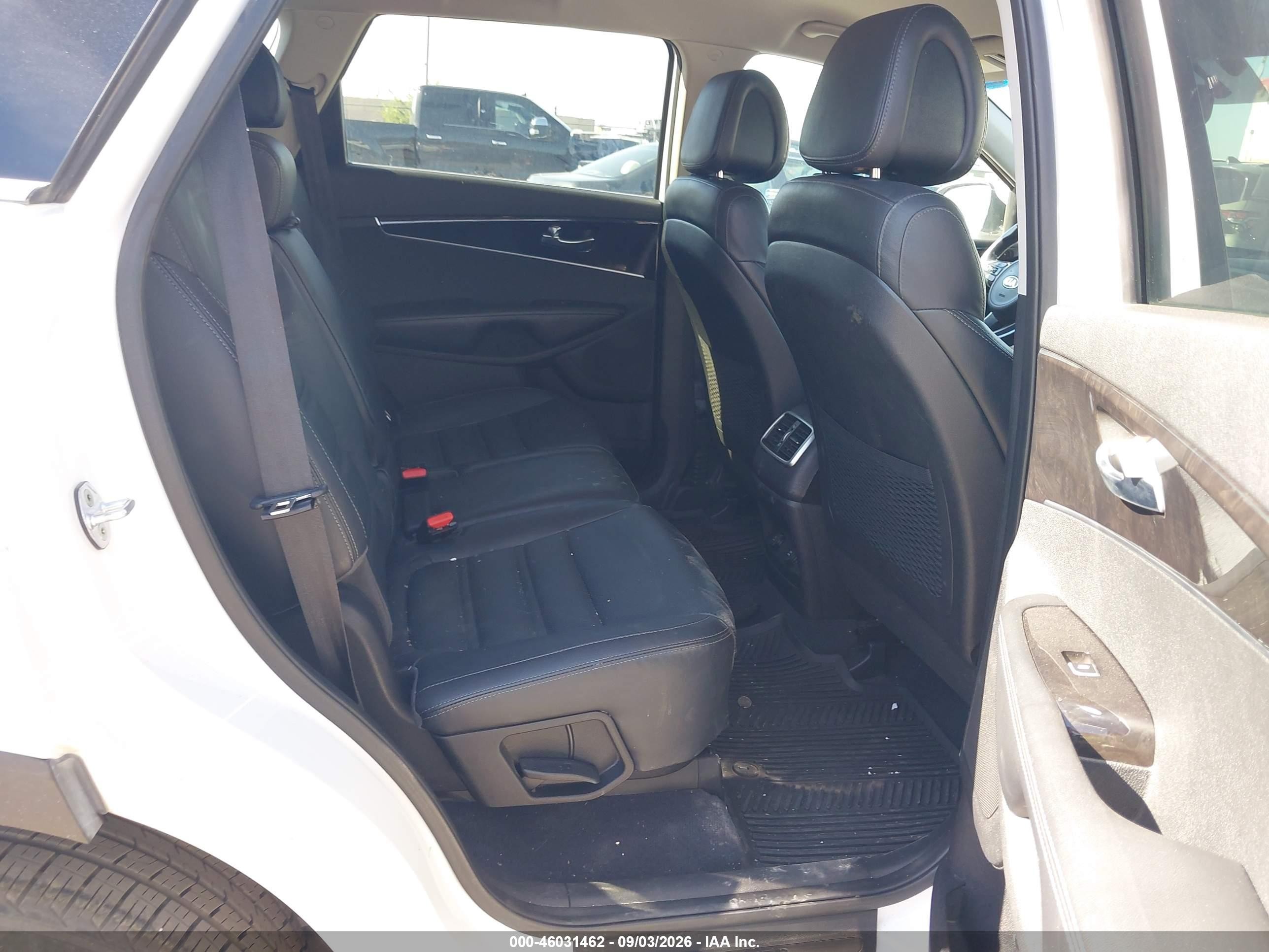 2016 Kia Sorento 3.3l Ex White vin: 5XYPHDA59GG104841