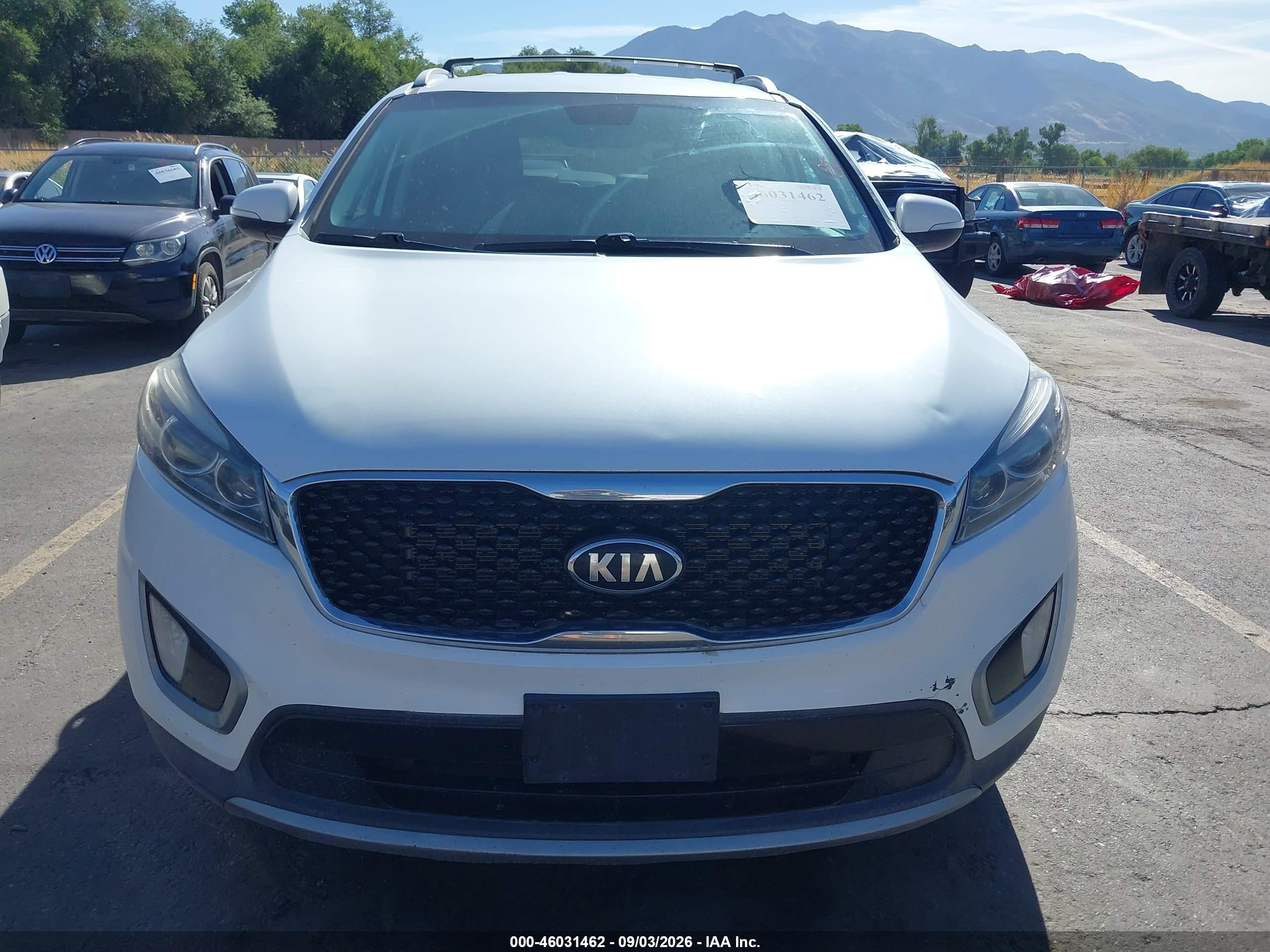 2016 Kia Sorento 3.3l Ex White vin: 5XYPHDA59GG104841