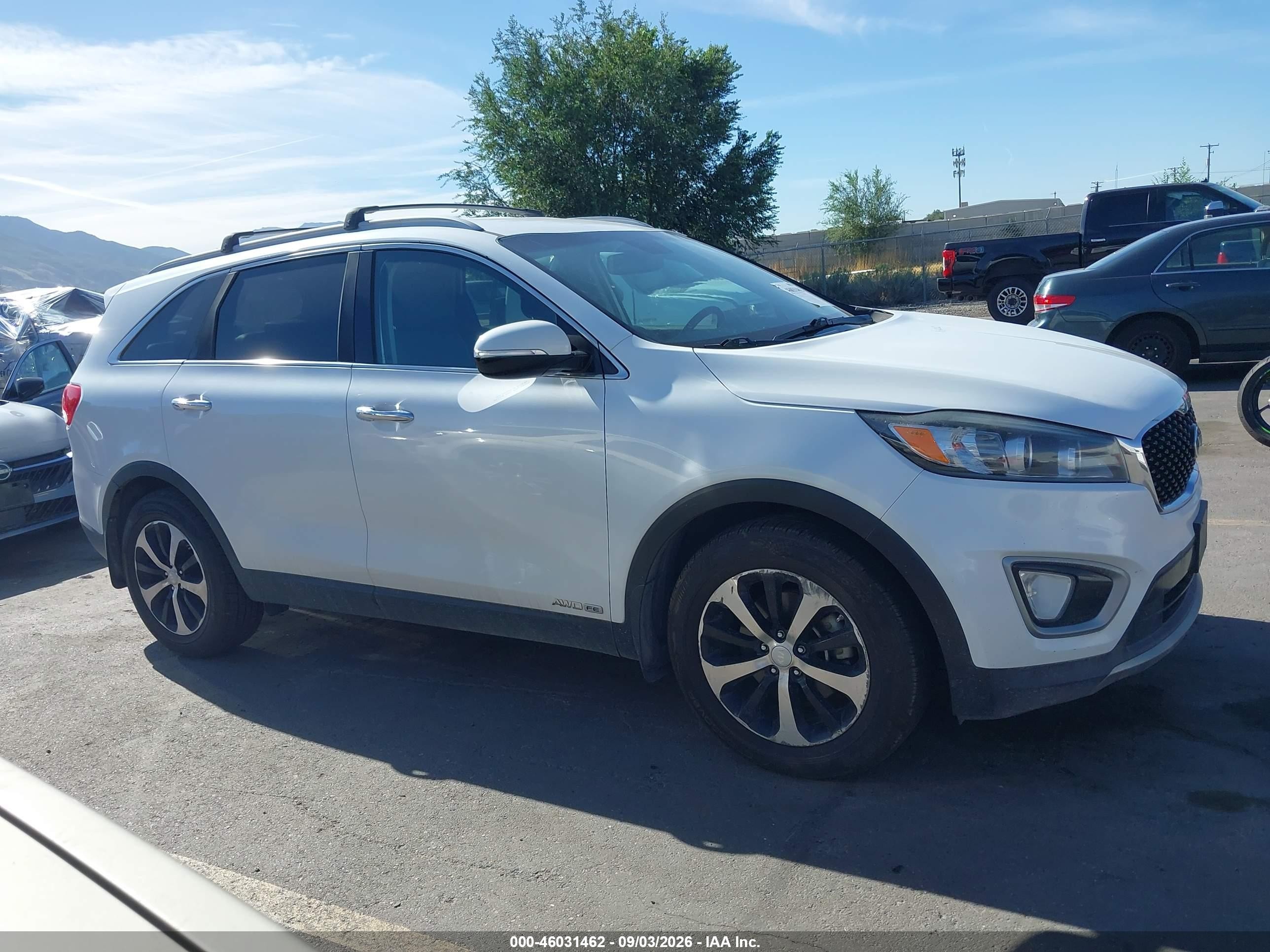 2016 Kia Sorento 3.3l Ex White vin: 5XYPHDA59GG104841