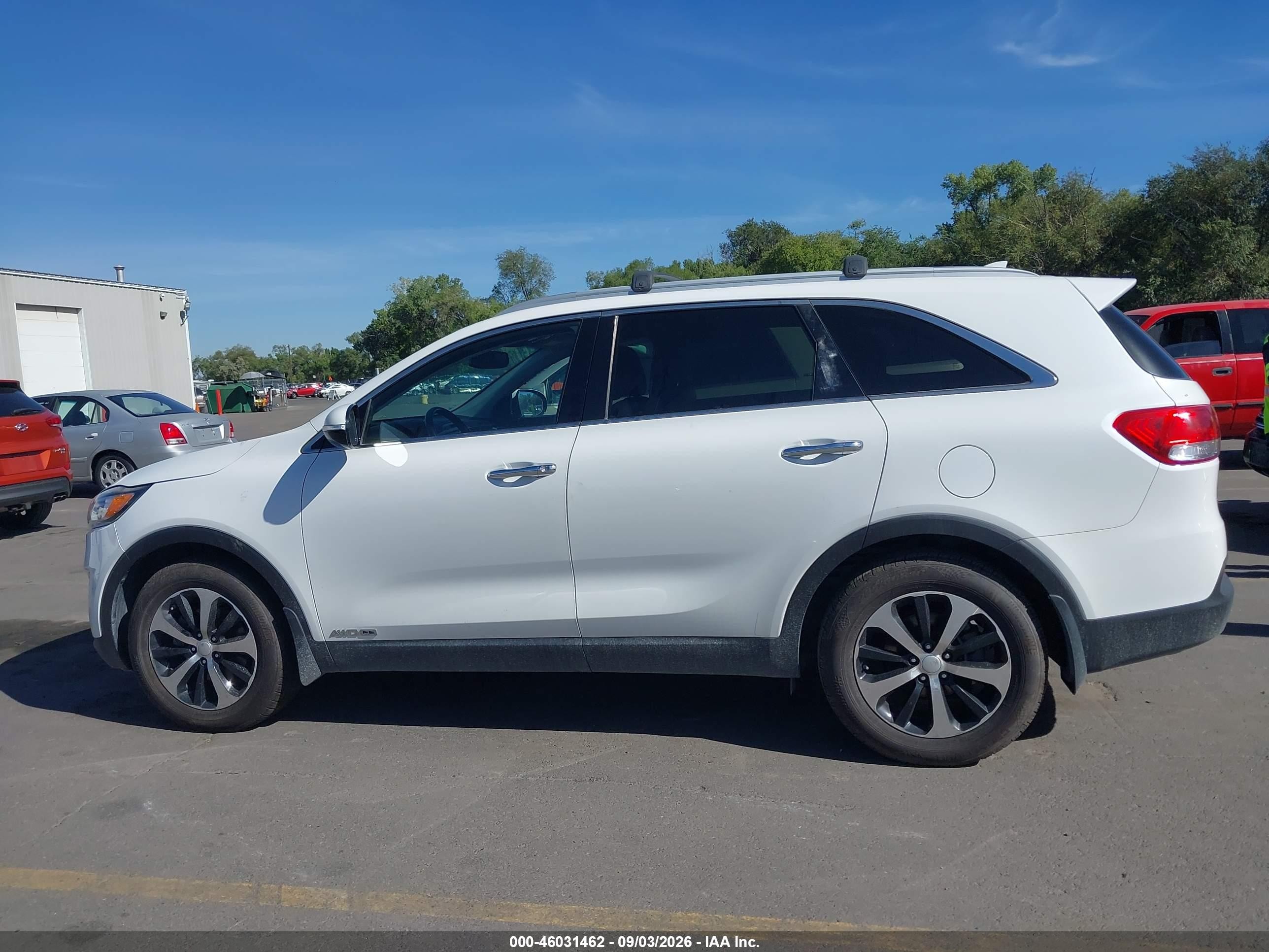 2016 Kia Sorento 3.3l Ex White vin: 5XYPHDA59GG104841