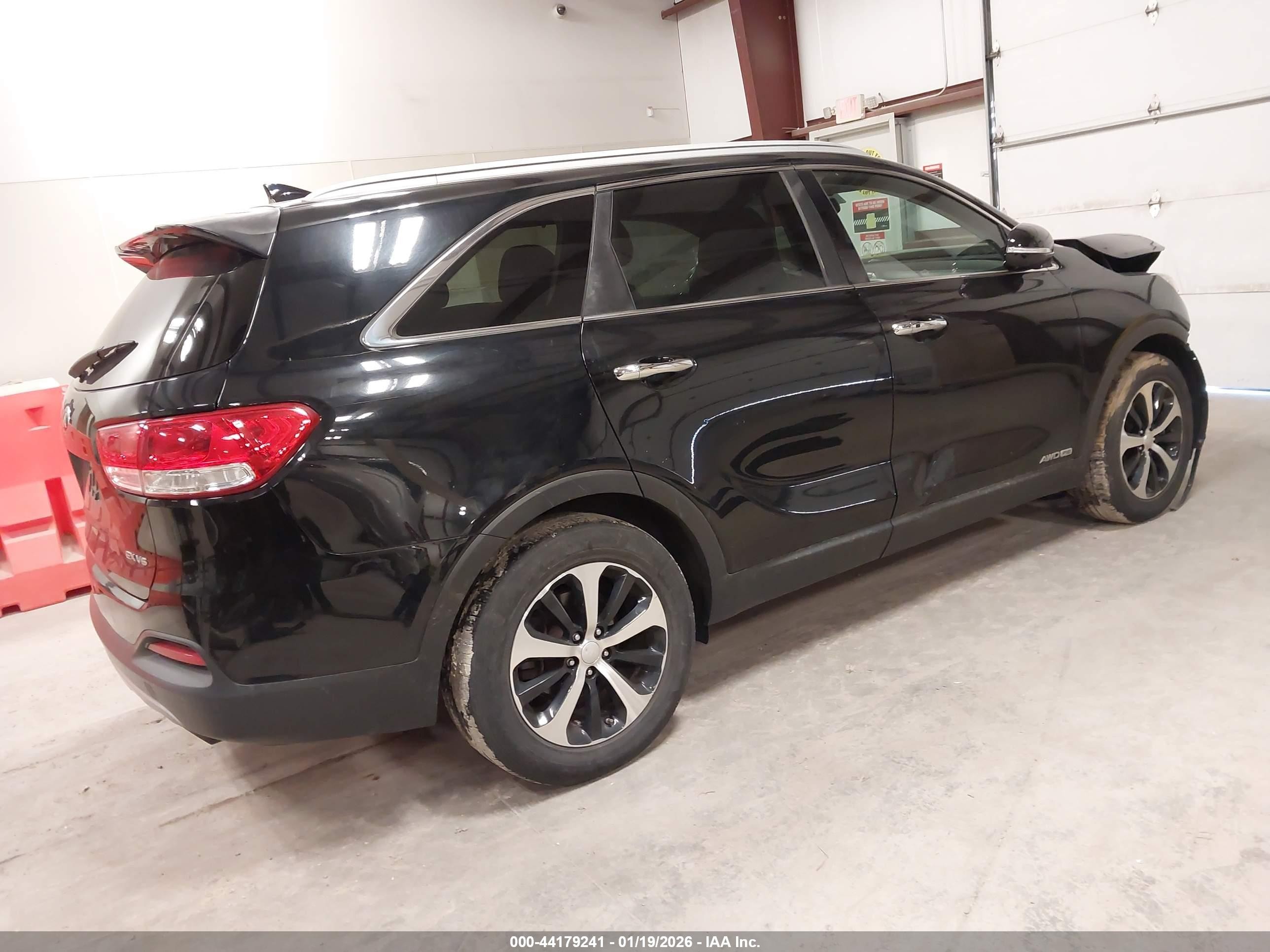 2016 Kia Sorento 3.3l Ex Black vin: 5XYPHDA5XGG162568