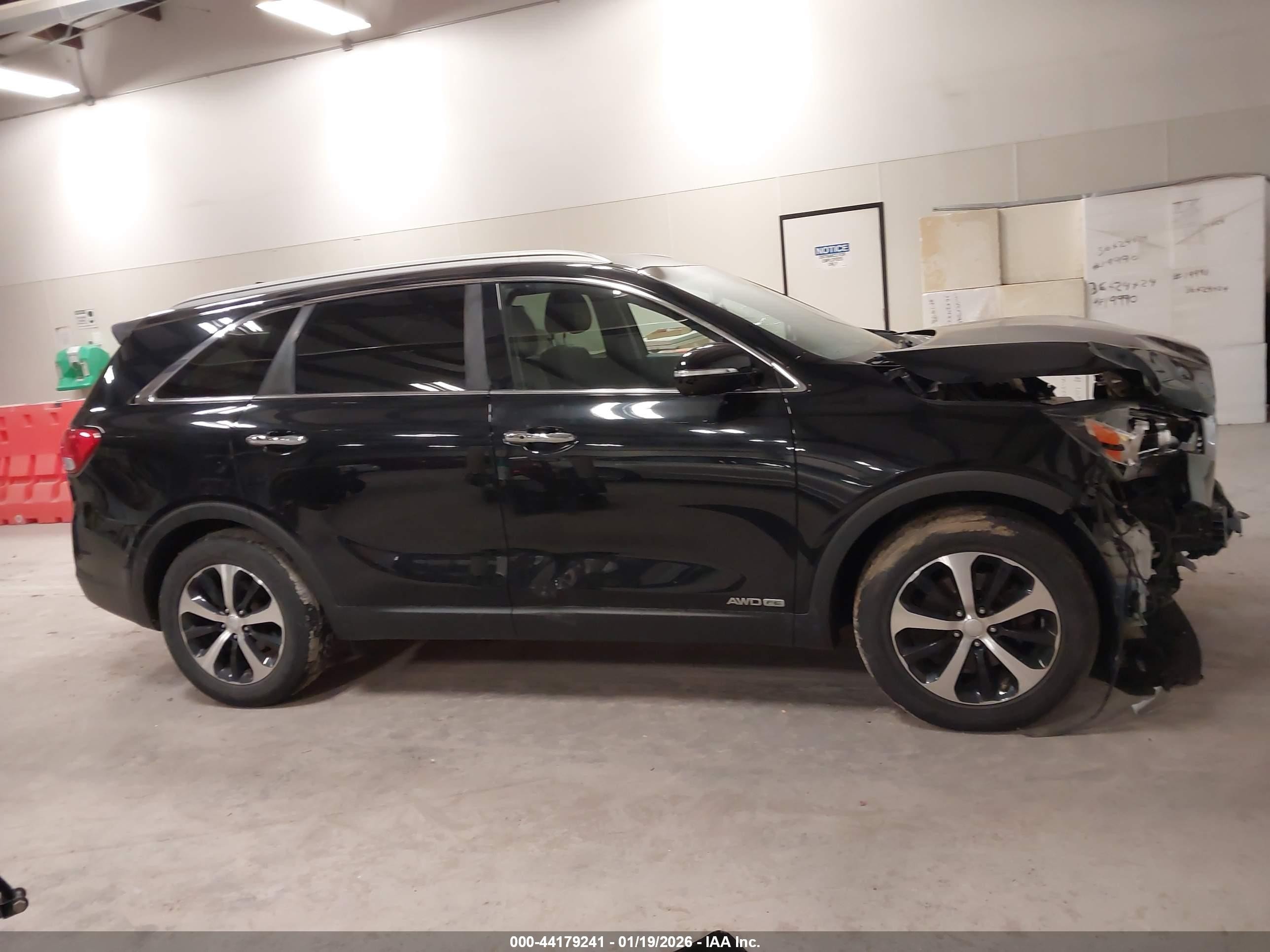 2016 Kia Sorento 3.3l Ex Black vin: 5XYPHDA5XGG162568