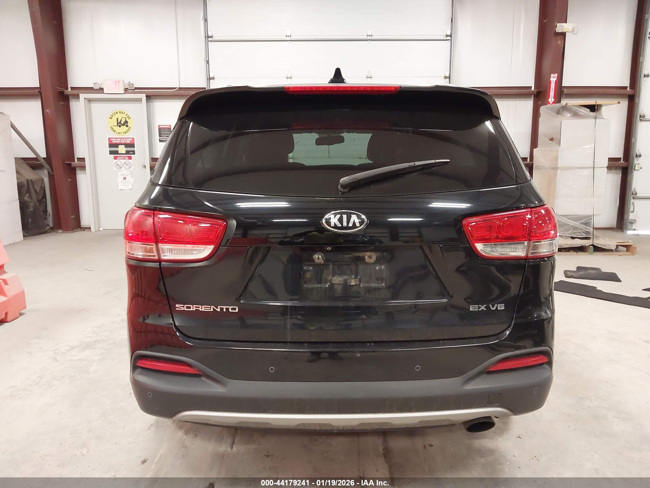 2016 Kia Sorento 3.3l Ex Black vin: 5XYPHDA5XGG162568