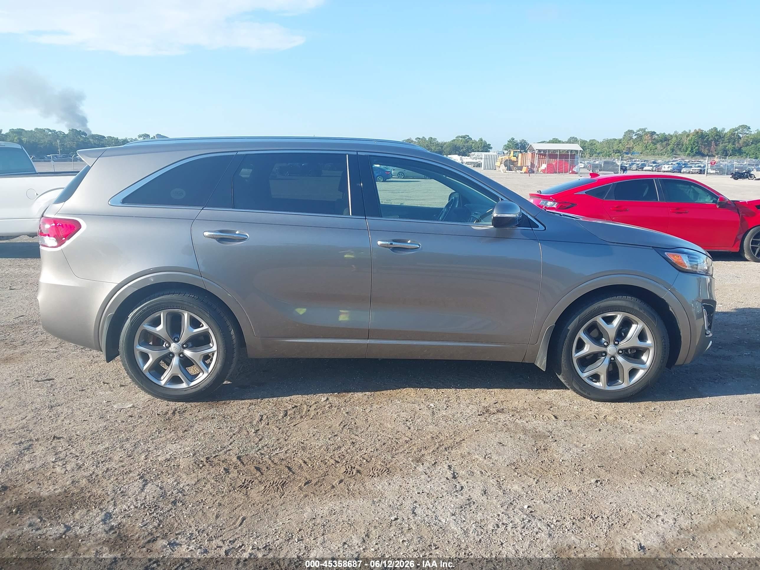 2018 Kia Sorento 3.3l Sx Серый vin: 5XYPK4A56JG381651