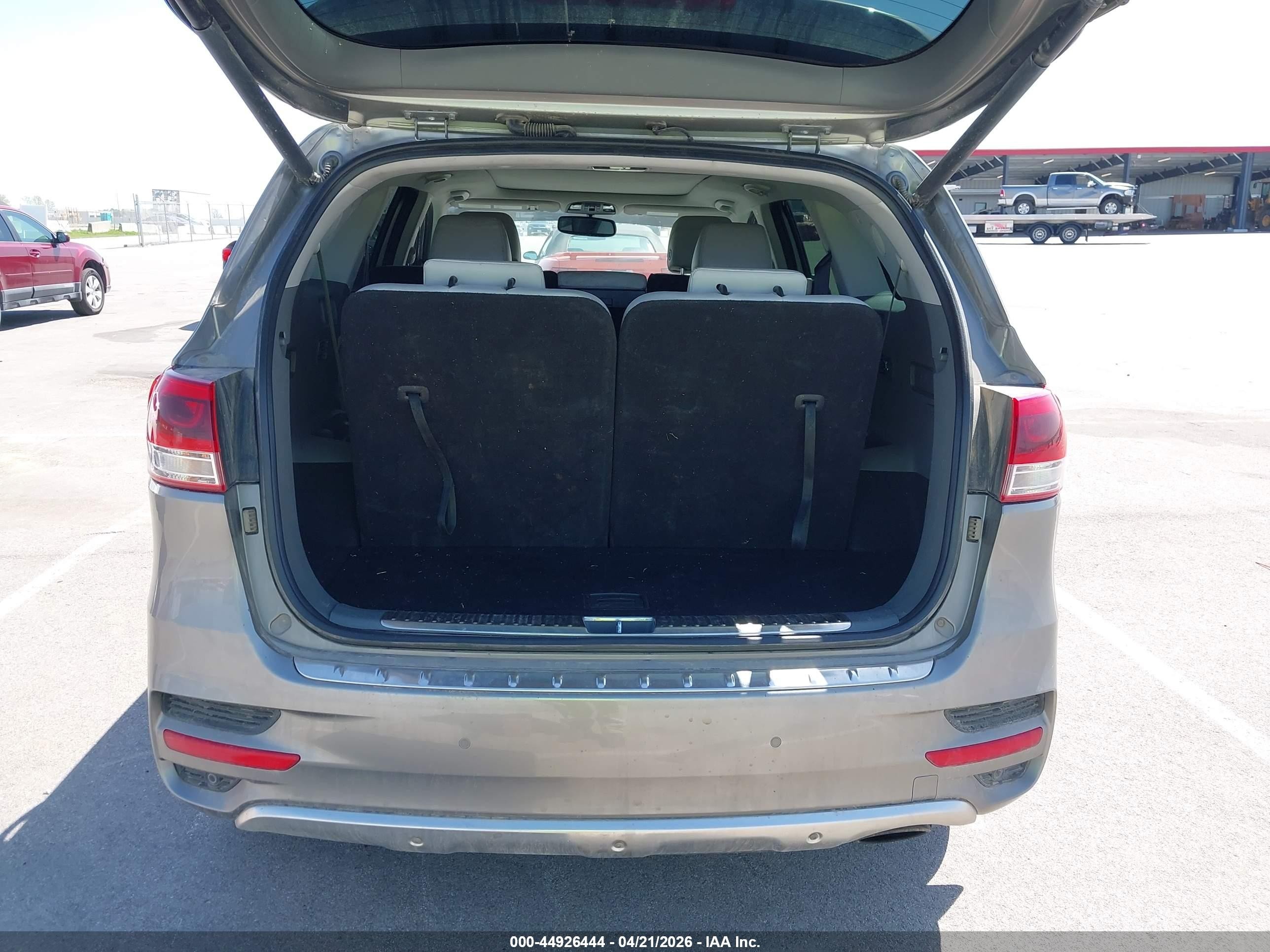 2017 Kia Sorento 3.3l Sx Серый vin: 5XYPKDA5XHG274483