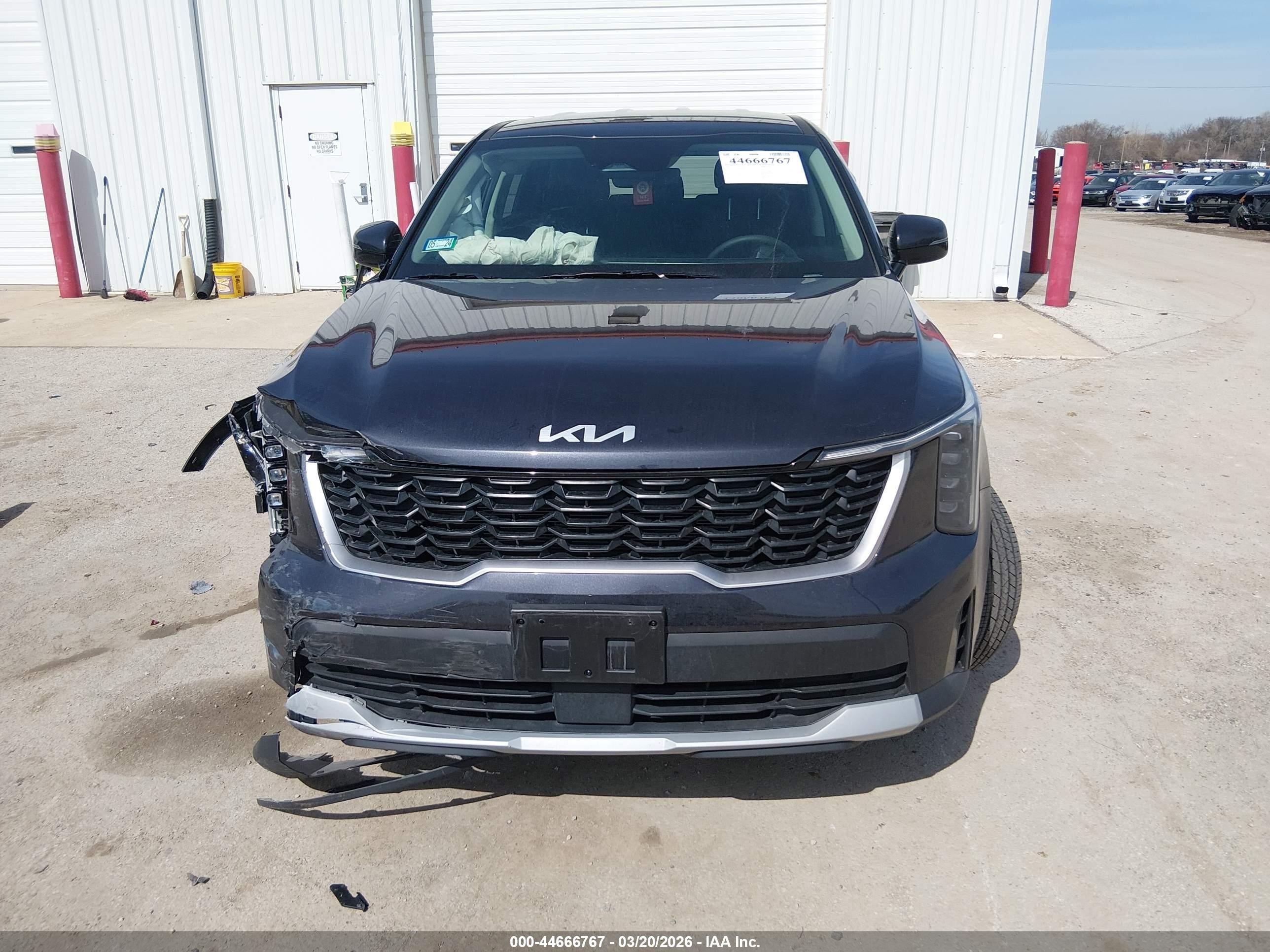 2025 Kia Sorento Lx Серебряный vin: 5XYRG4JC2SG391717