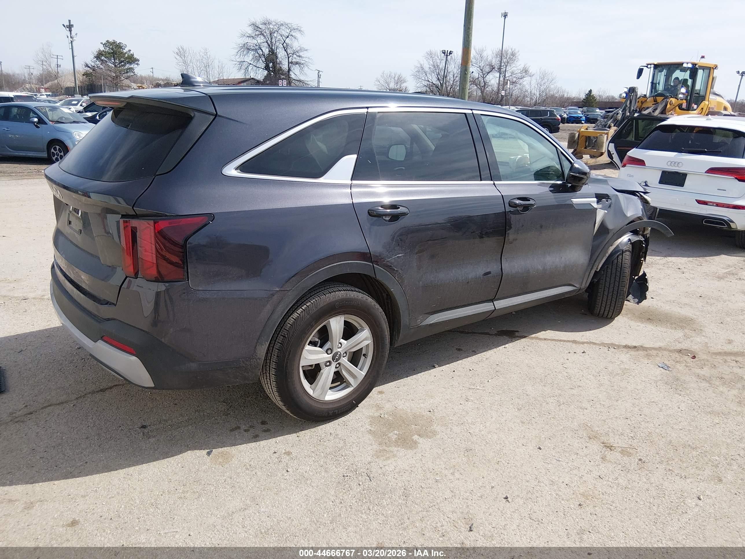 2025 Kia Sorento Lx Серебряный vin: 5XYRG4JC2SG391717