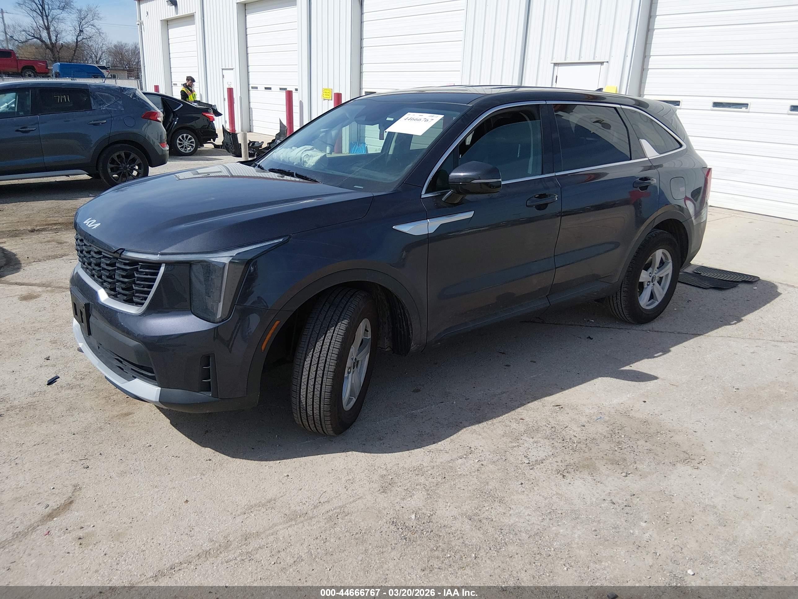 2025 Kia Sorento Lx Серебряный vin: 5XYRG4JC2SG391717