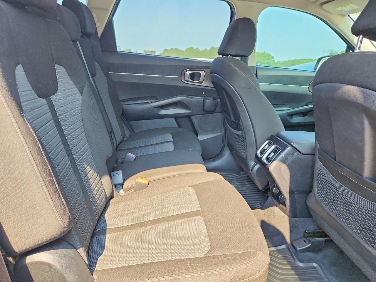 2022 Kia Sorento Lx Gray vin: 5XYRG4LC4NG149089