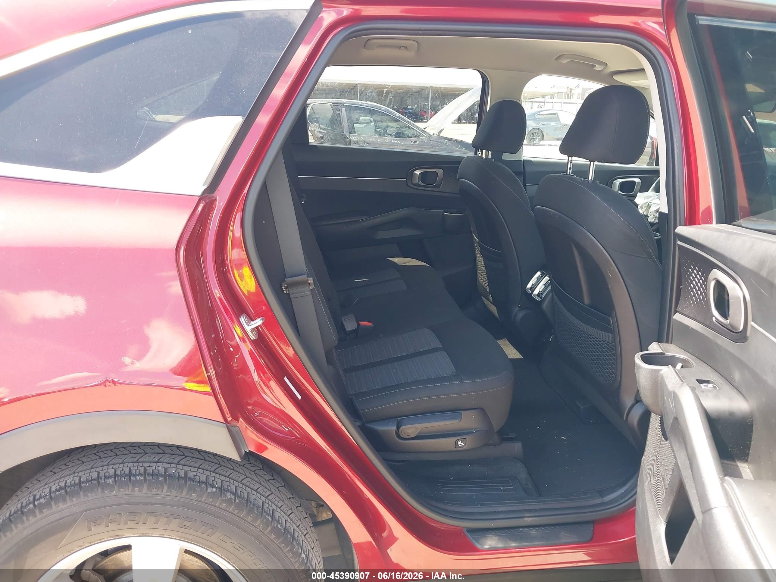 2022 Kia Sorento Lx Burgundy vin: 5XYRG4LC6NG092345