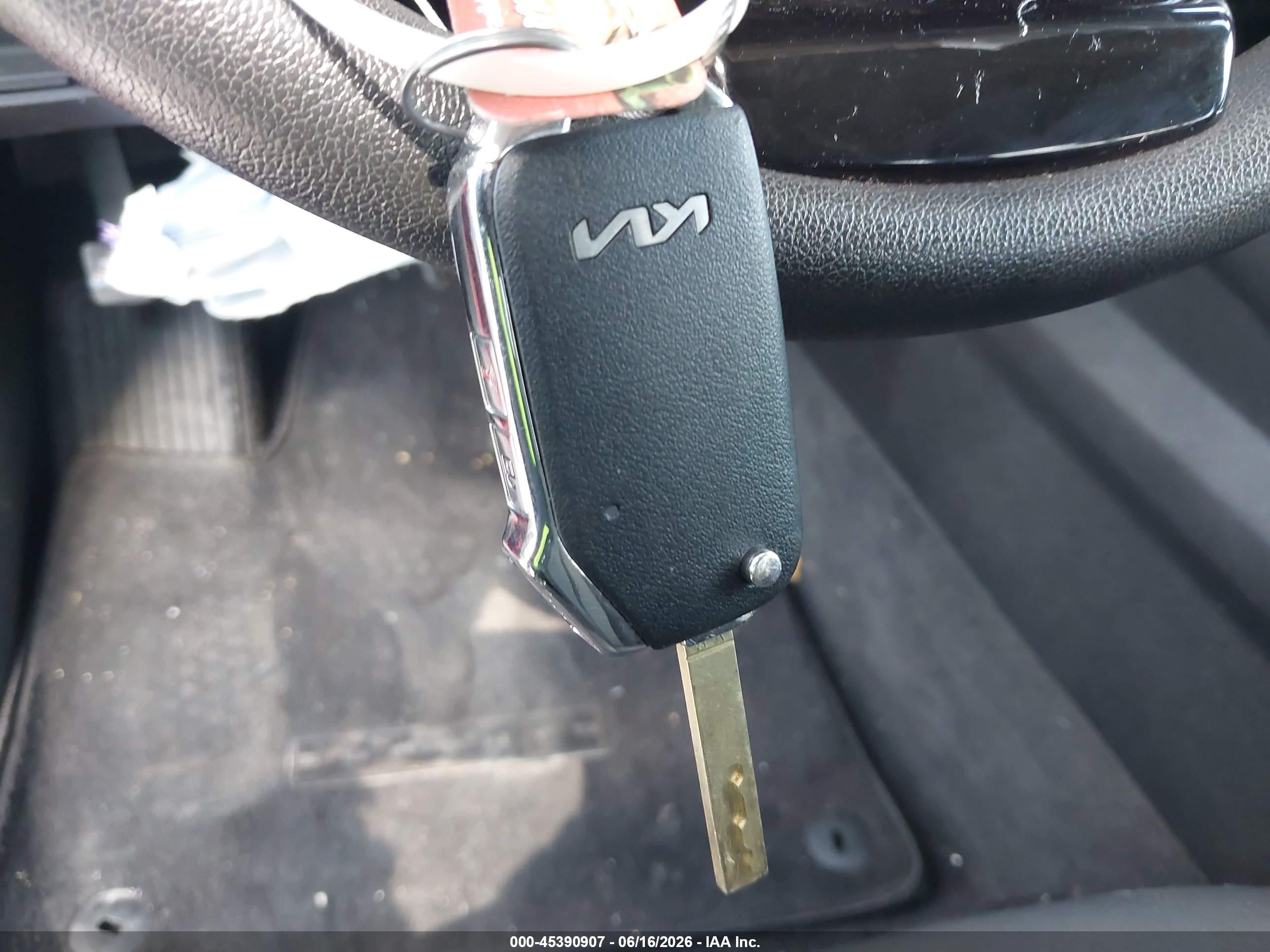 2022 Kia Sorento Lx Burgundy vin: 5XYRG4LC6NG092345