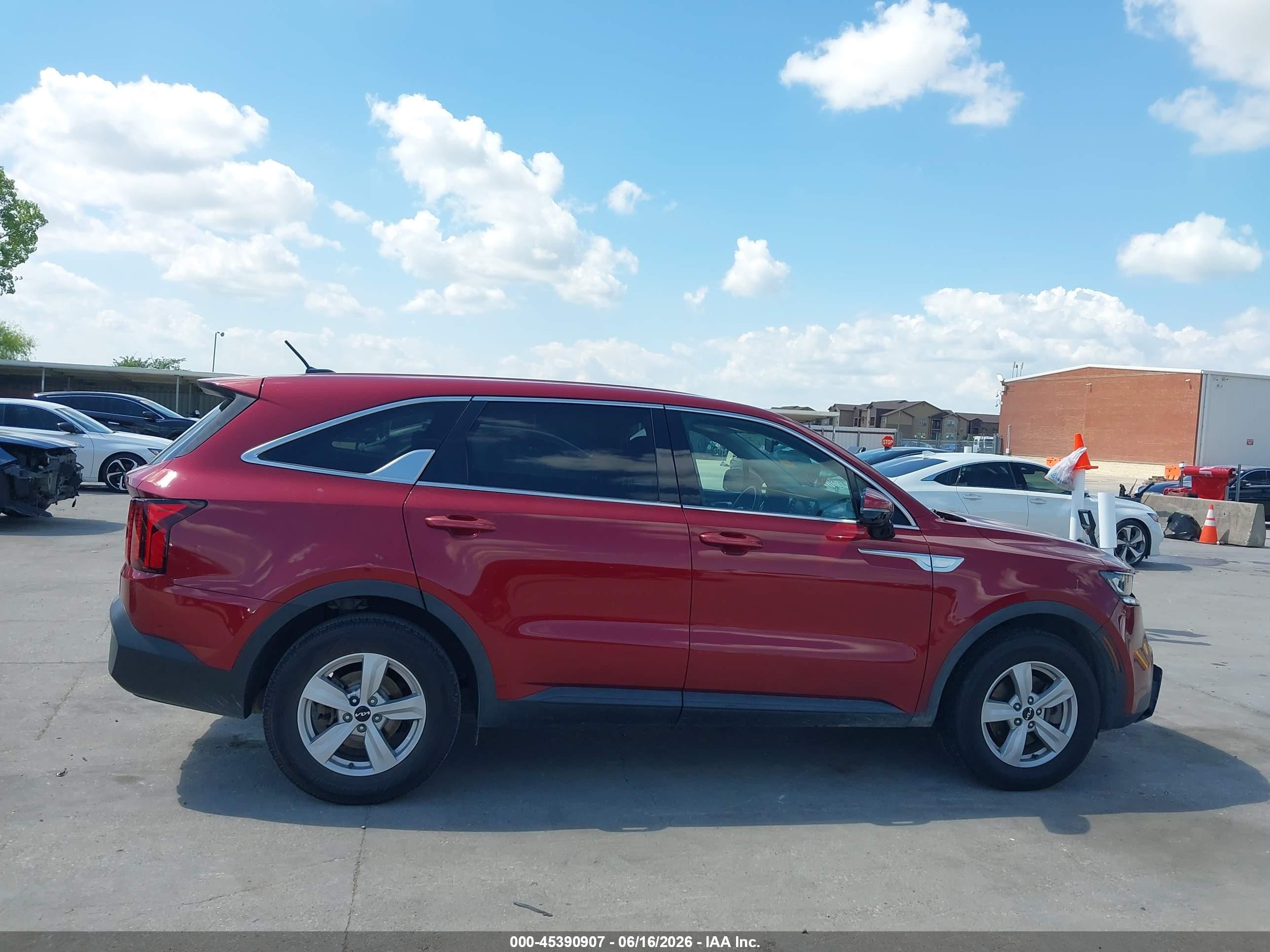 2022 Kia Sorento Lx Burgundy vin: 5XYRG4LC6NG092345