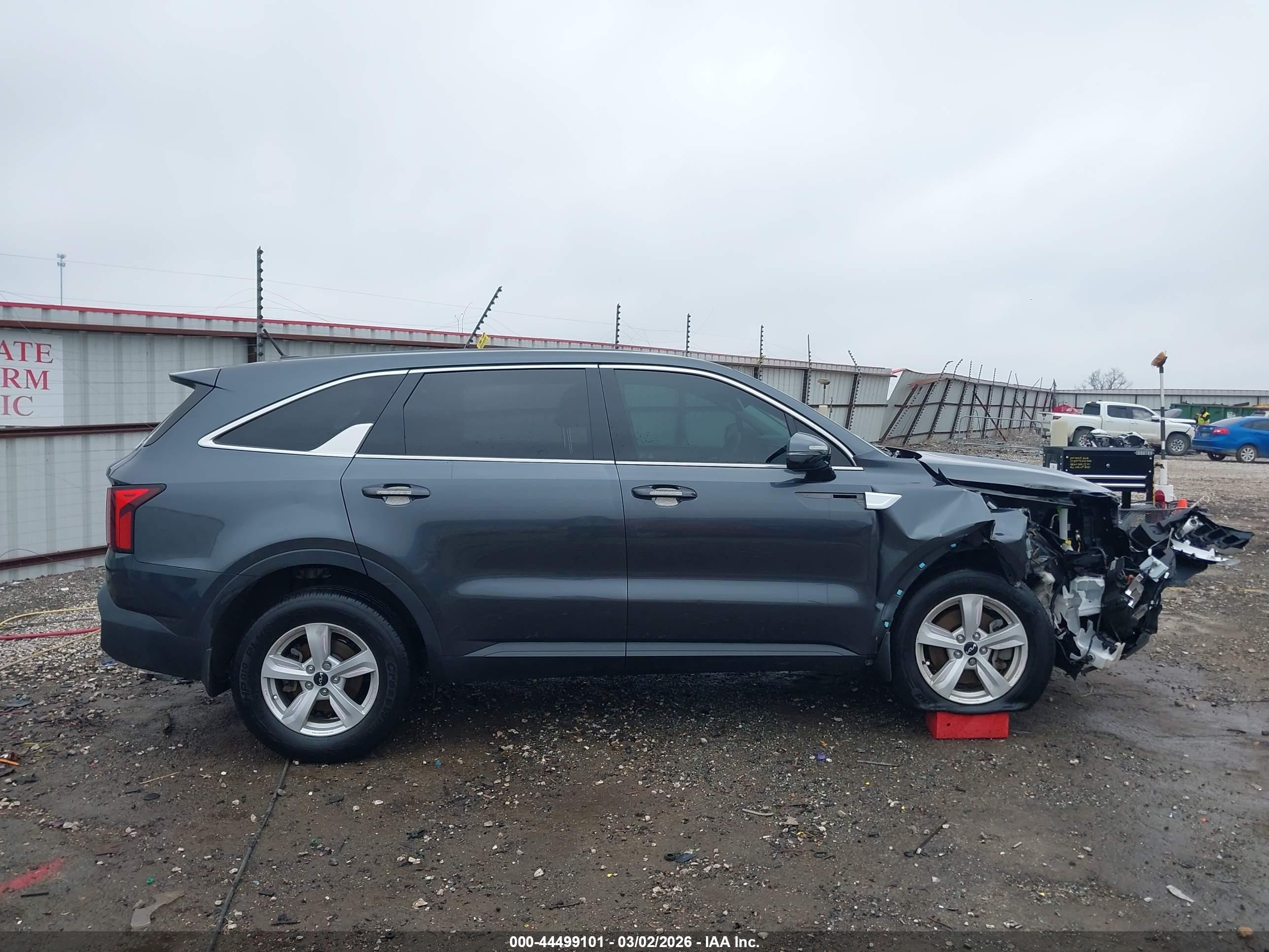 2022 Kia Sorento Lx Gray vin: 5XYRG4LC9NG137021