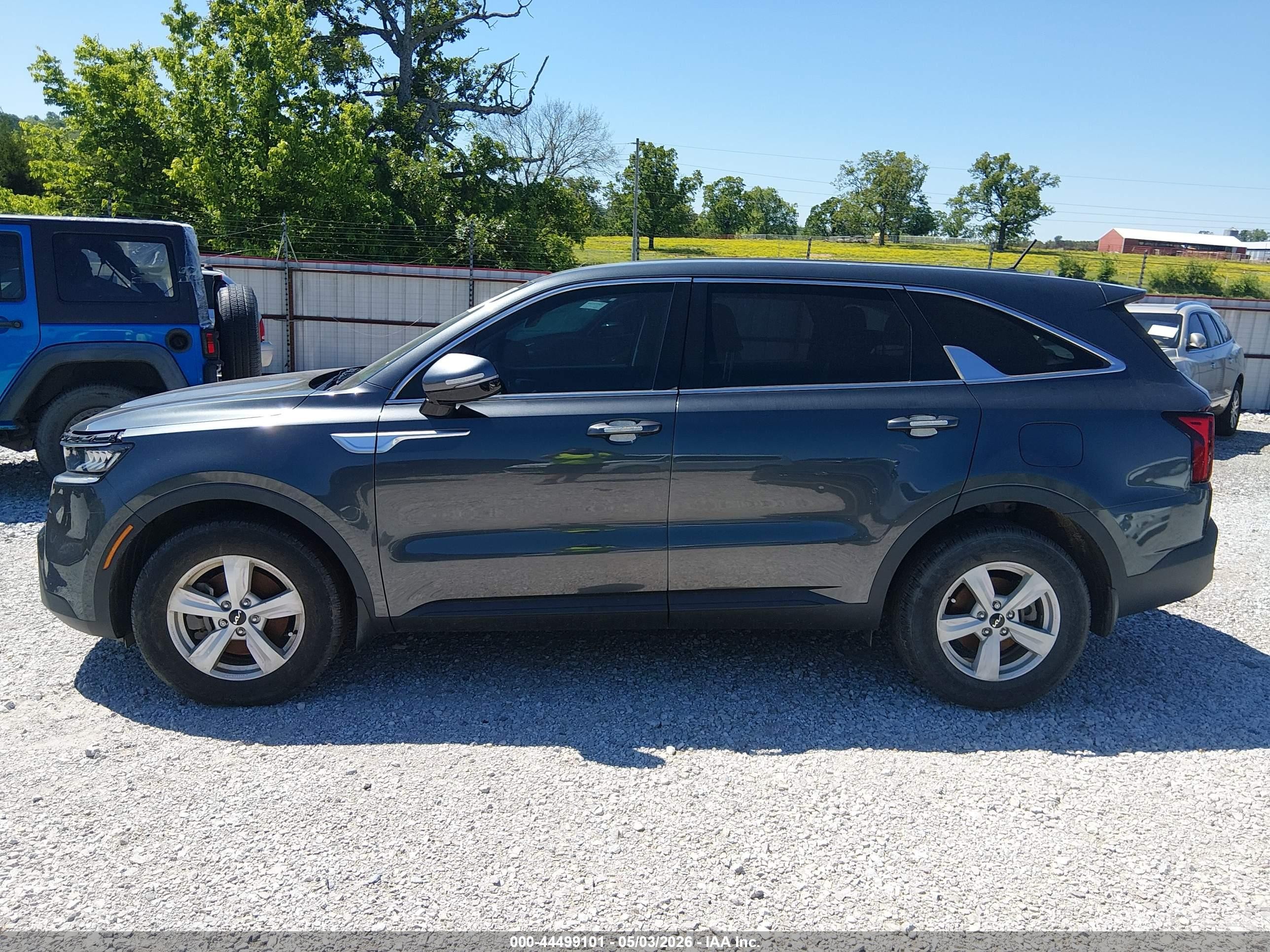 2022 Kia Sorento Lx Gray vin: 5XYRG4LC9NG137021