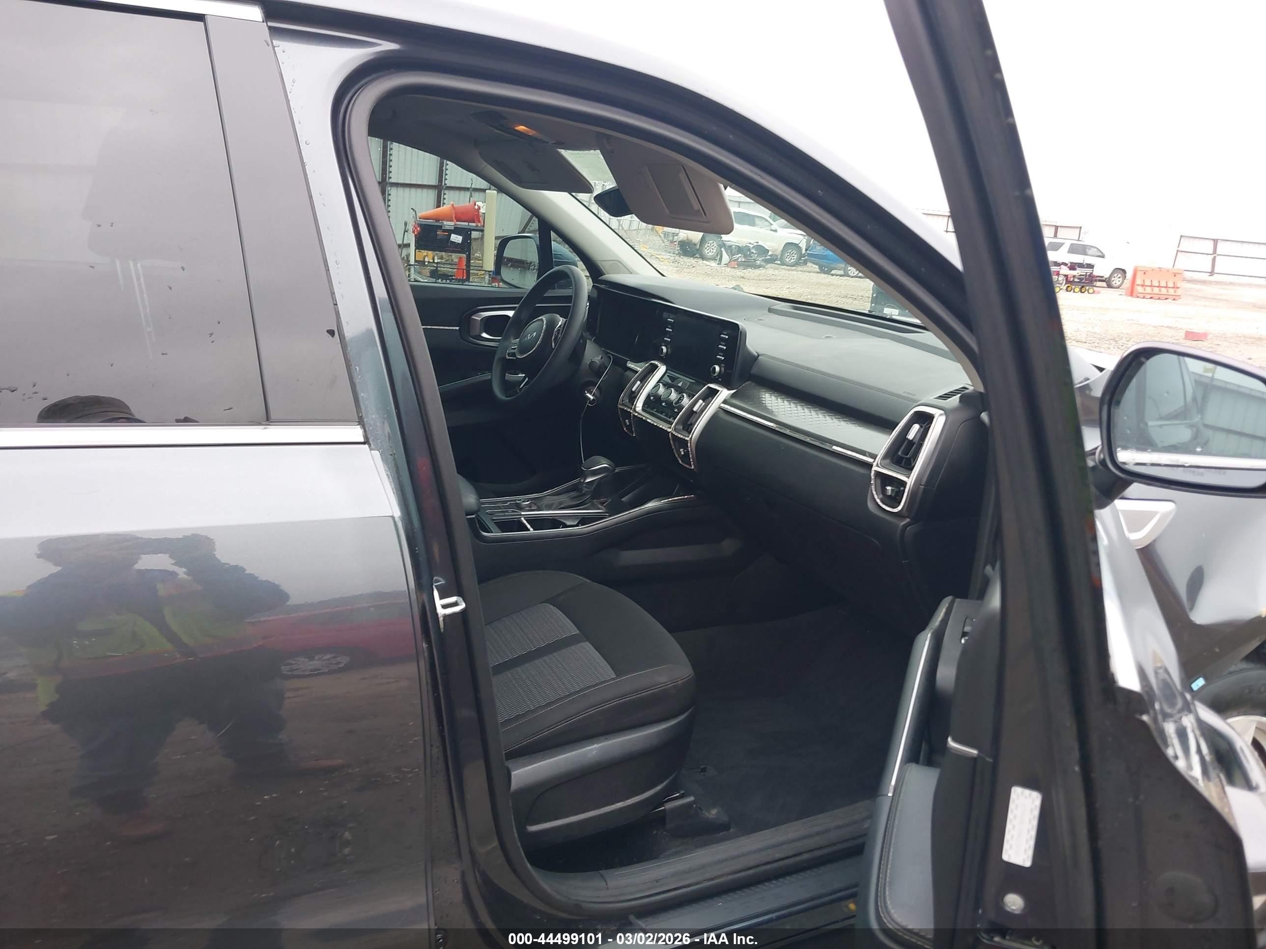 2022 Kia Sorento Lx Gray vin: 5XYRG4LC9NG137021