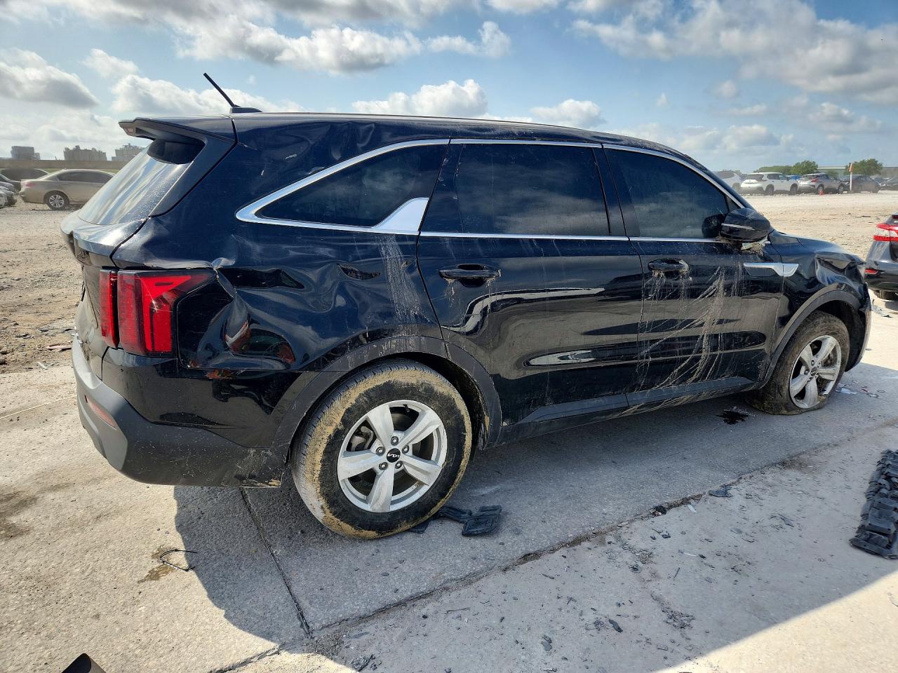 2022 Kia Sorento Lx Black vin: 5XYRG4LCXNG110152