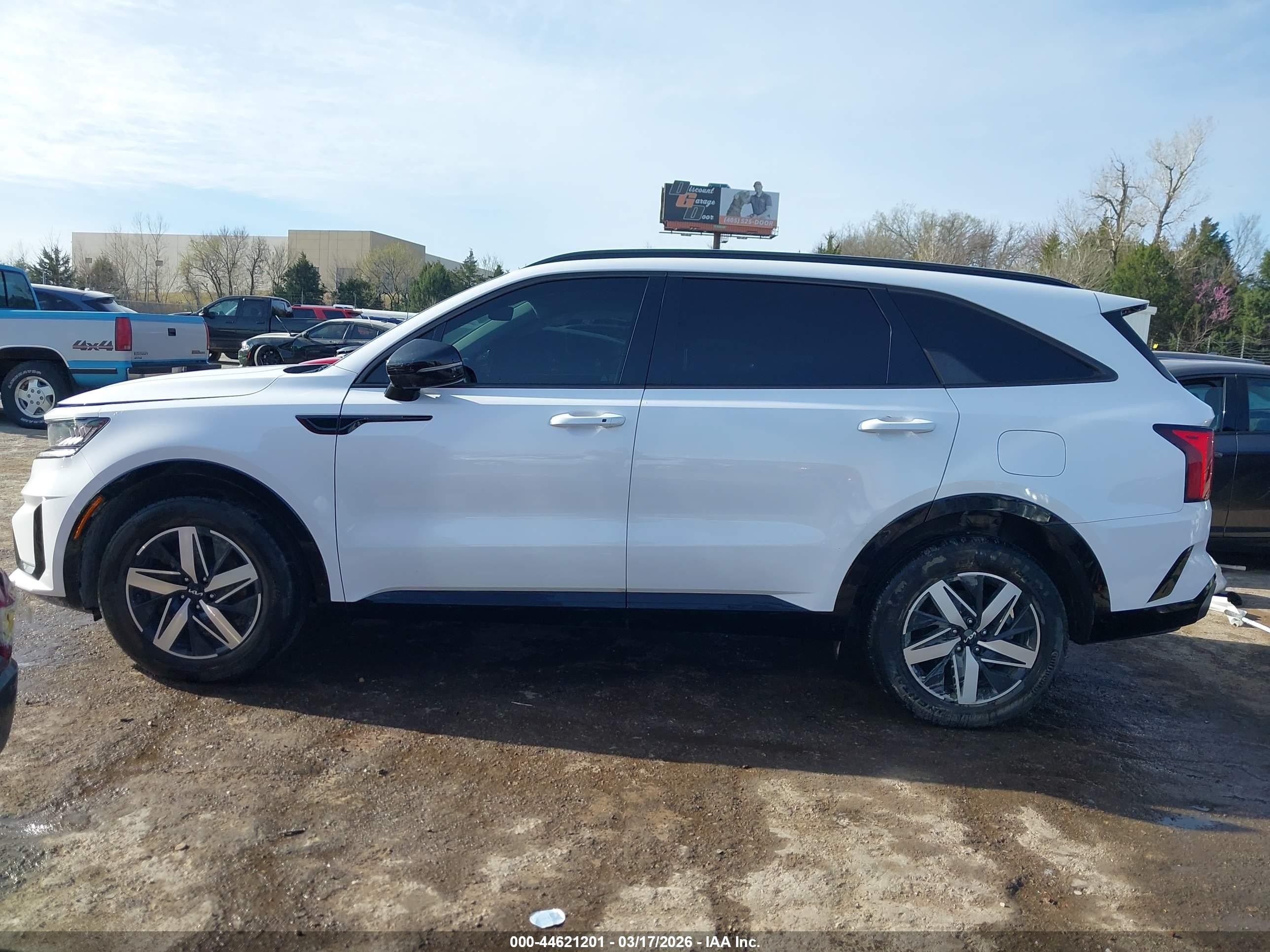 2023 Kia Sorento S White vin: 5XYRL4LC3PG234391
