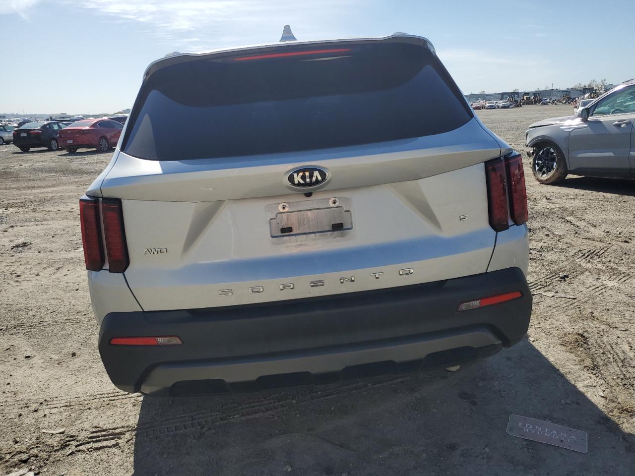 2021 Kia Sorento S   Silver vin: 5XYRLDLC8MG007922