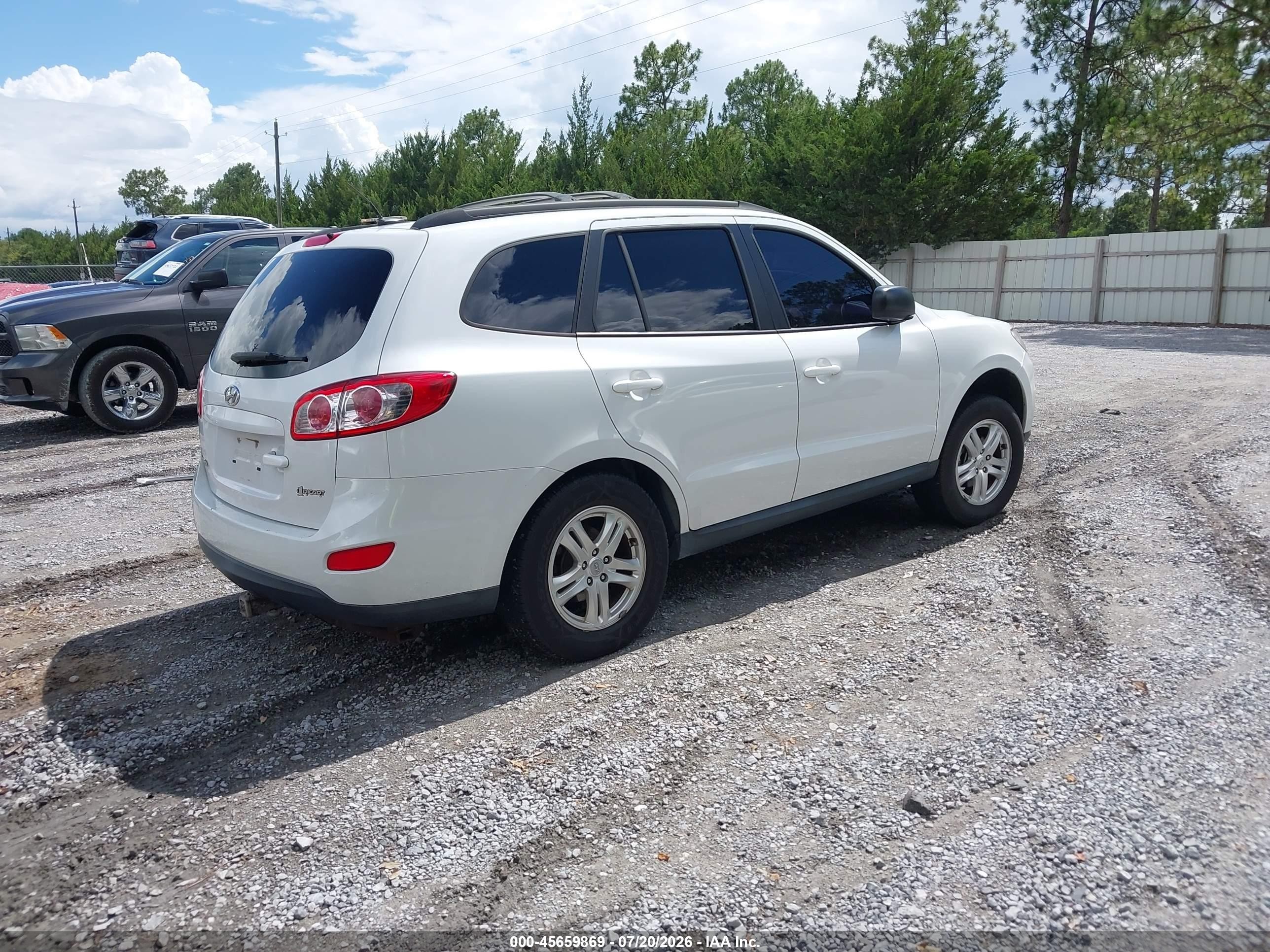 2012 Hyundai Santa Fe Gls White vin: 5XYZG3AB0CG132842