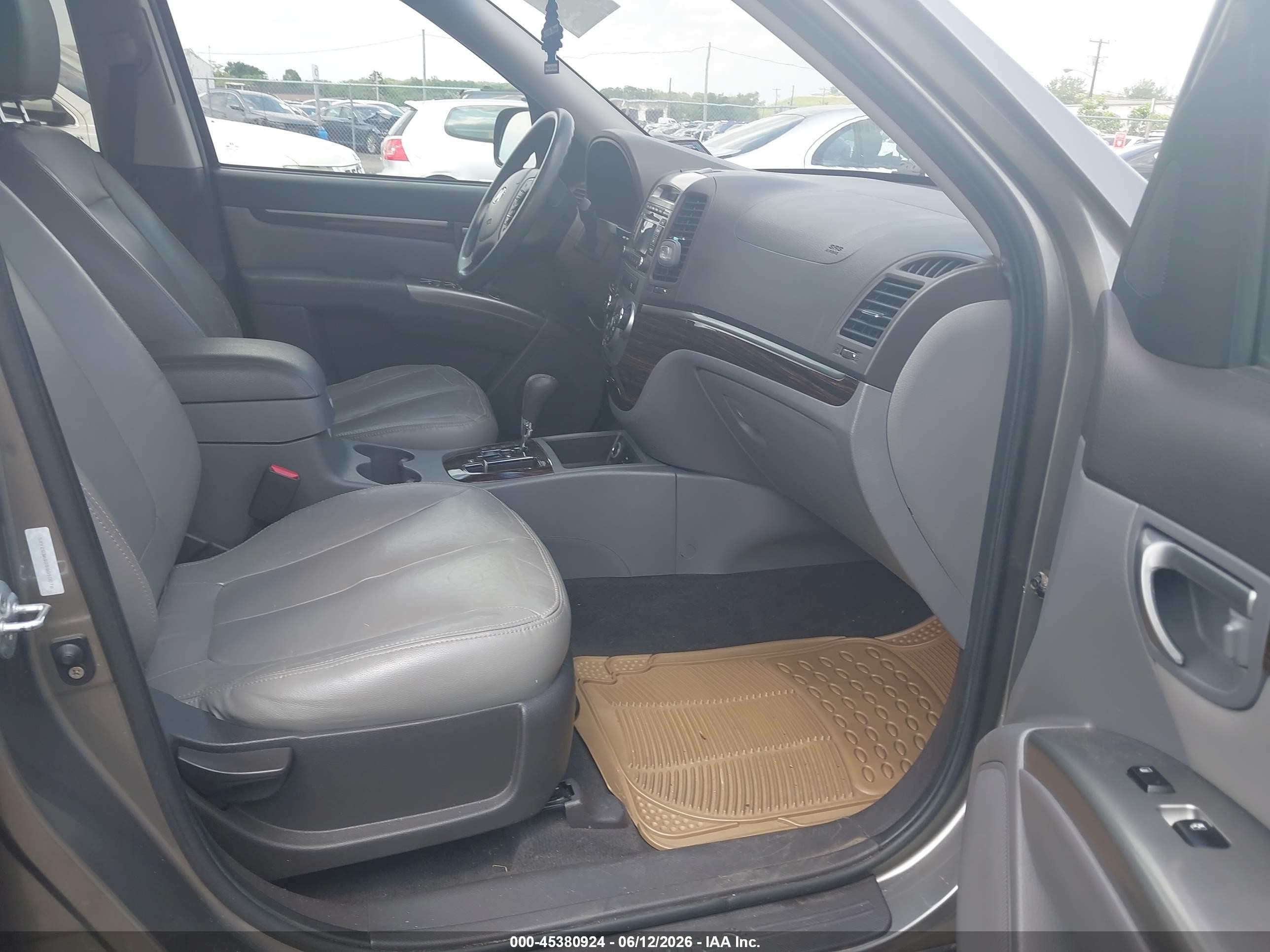 2011 Hyundai Santa Fe Gls Silver vin: 5XYZG3AB2BG010076