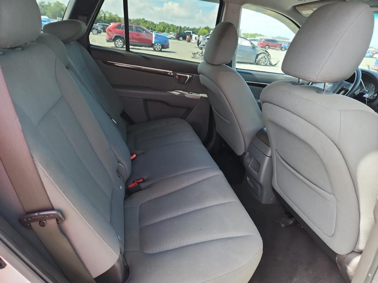 2012 Hyundai Santa Fe Gls White vin: 5XYZG3AB2CG114567