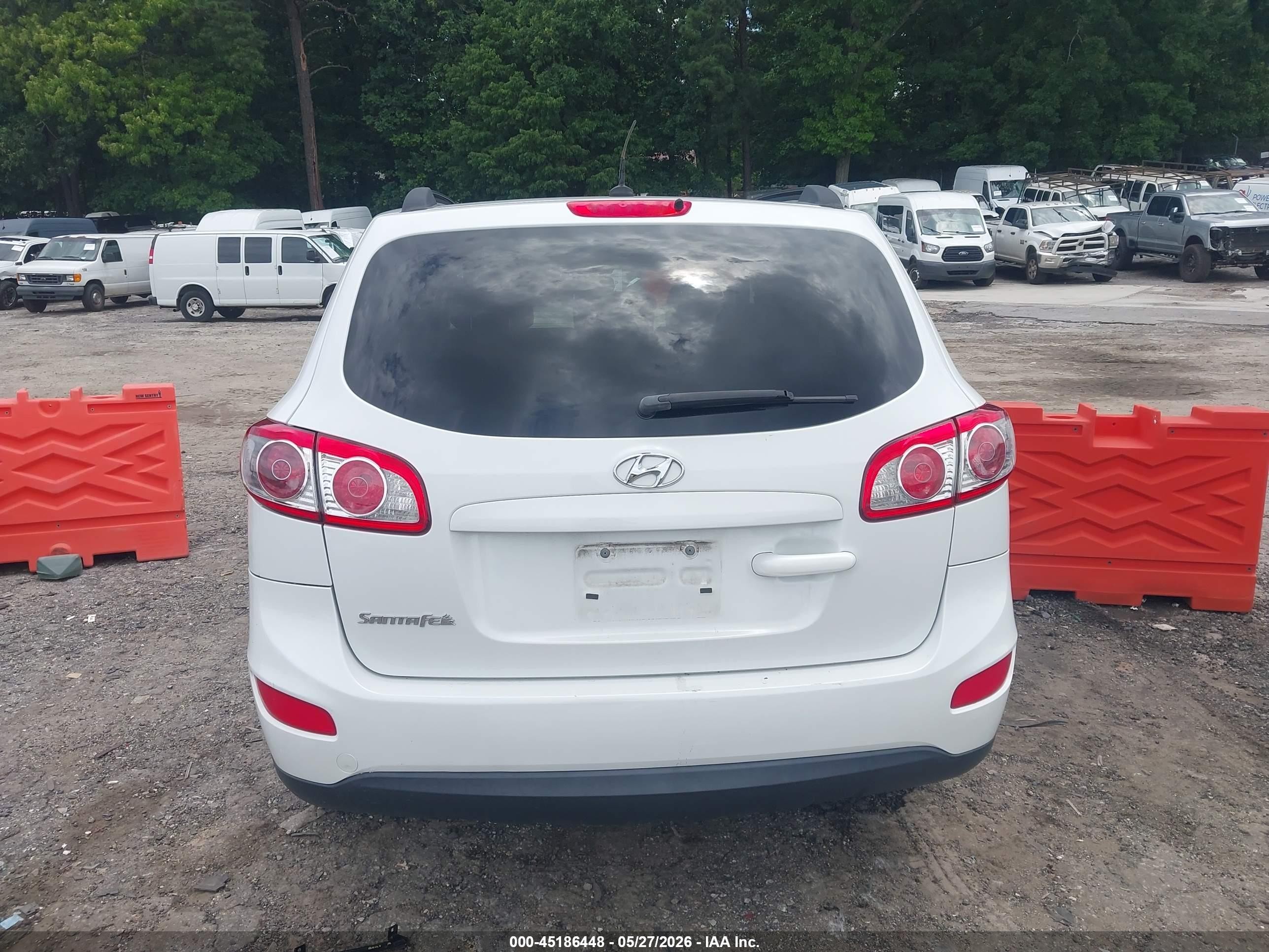 2012 Hyundai Santa Fe Gls White vin: 5XYZG3AB4CG153841