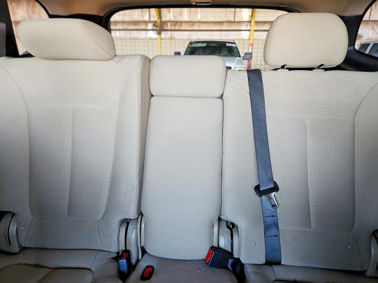 2012 Hyundai Santa Fe Gls White vin: 5XYZG3AB4CG158425