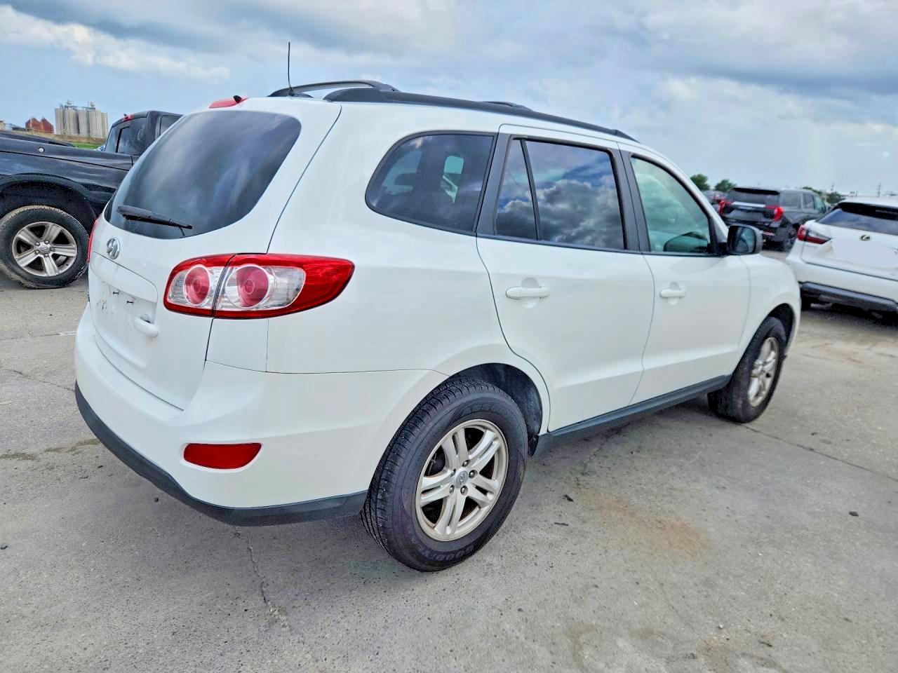 2012 Hyundai Santa Fe Gls White vin: 5XYZG3AB5CG108679
