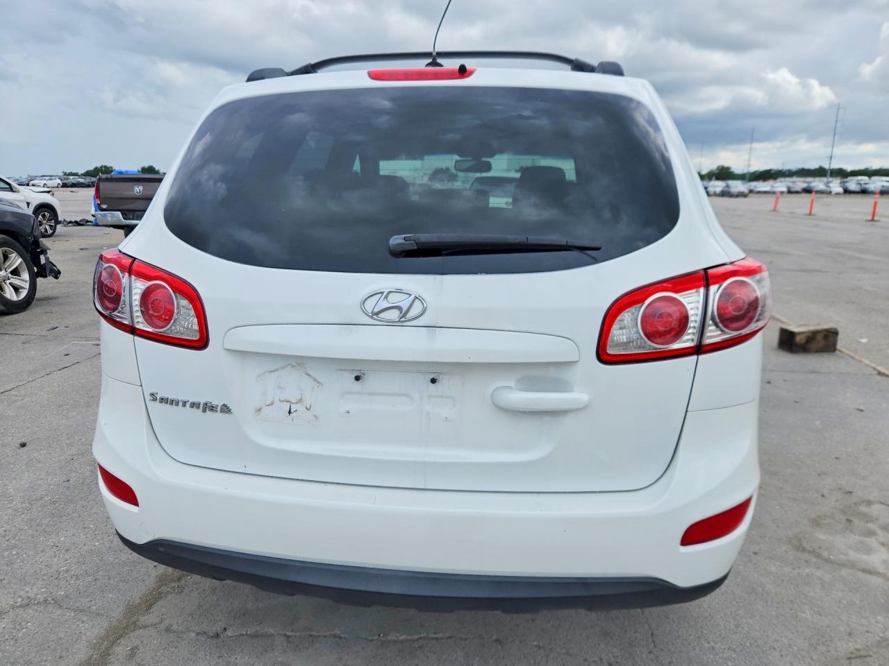 2012 Hyundai Santa Fe Gls White vin: 5XYZG3AB5CG108679