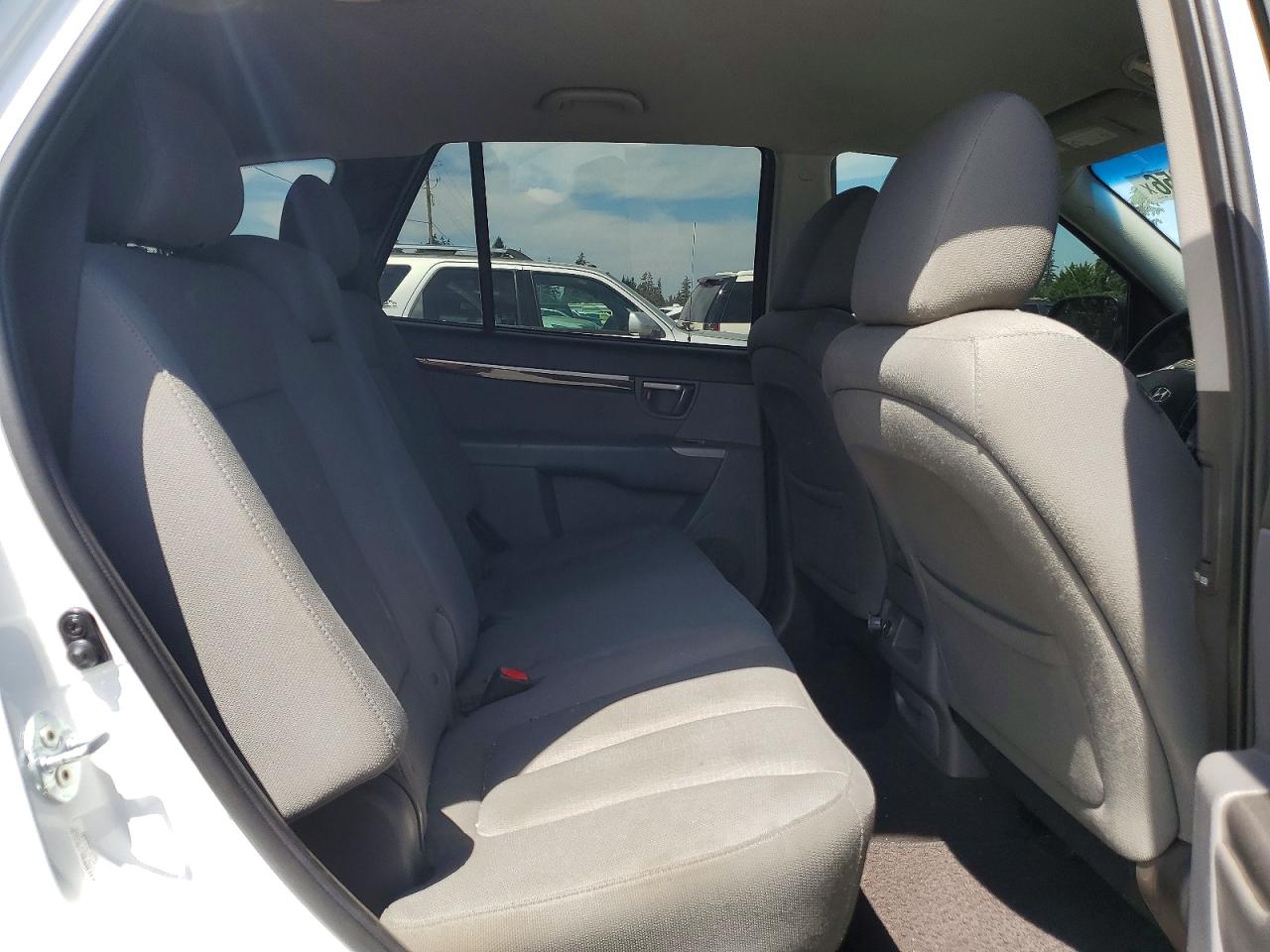 2012 Hyundai Santa Fe Gls White vin: 5XYZG3AB7CG095594