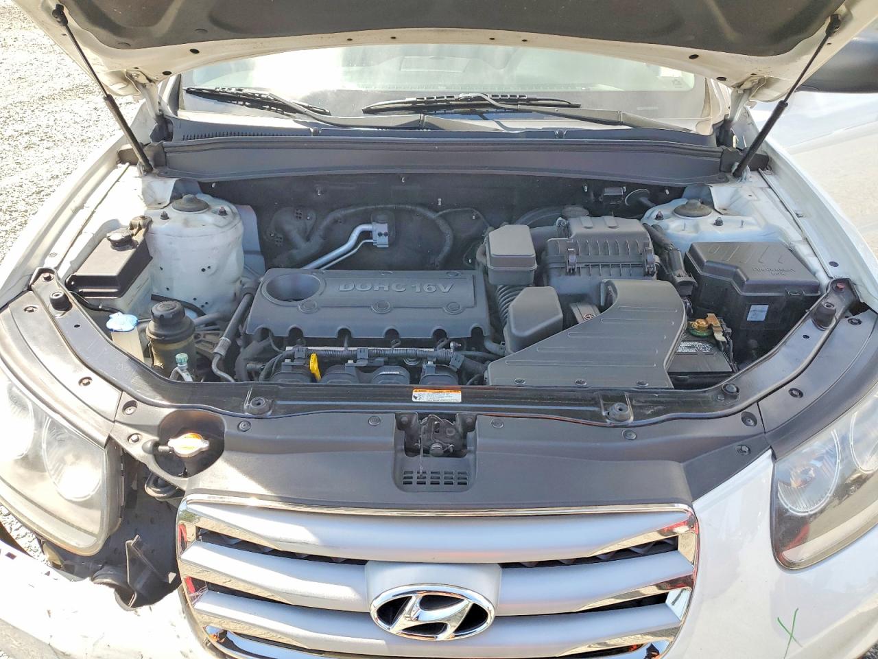 2012 Hyundai Santa Fe Gls White vin: 5XYZG3AB7CG095594