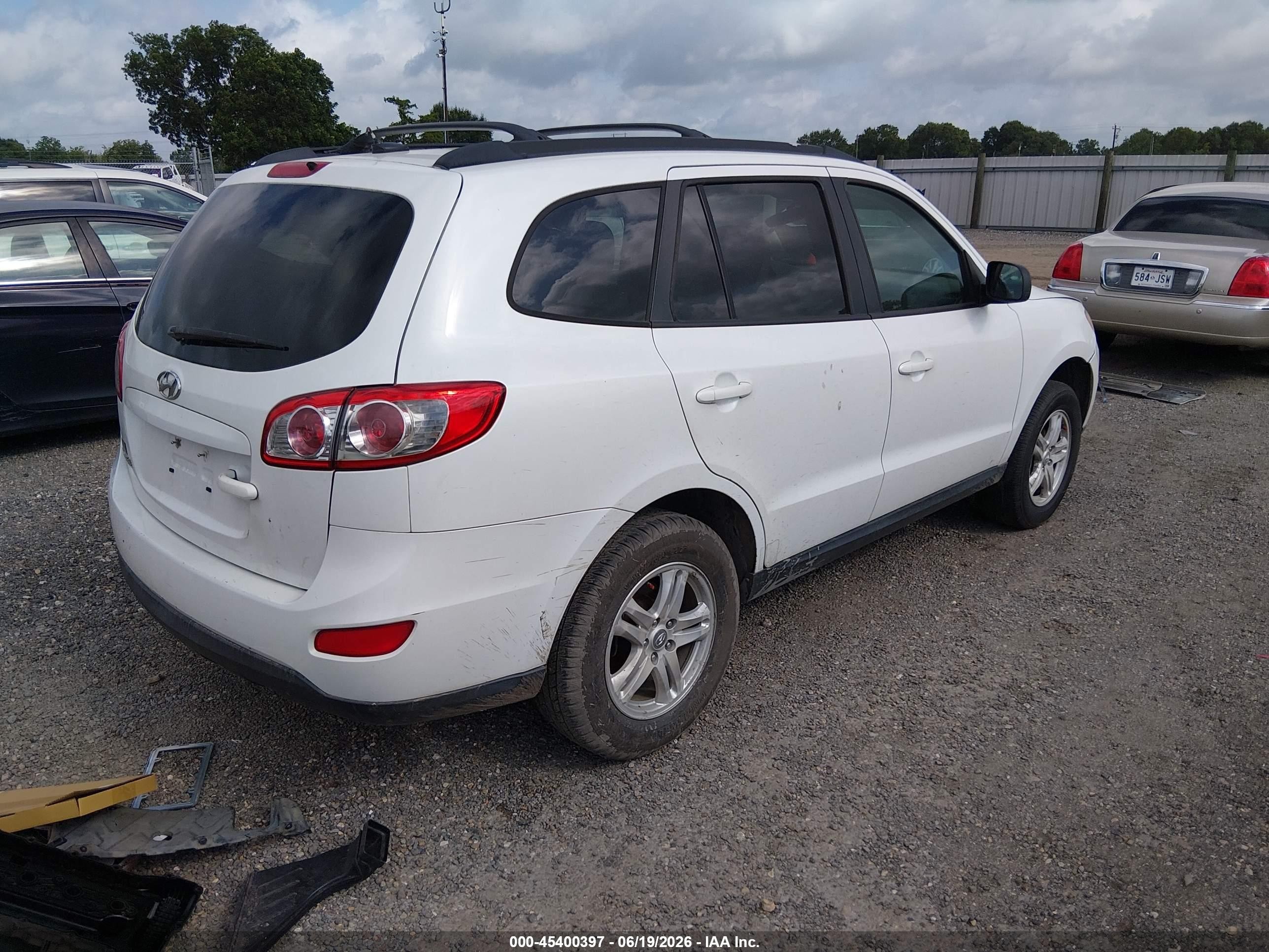 2012 Hyundai Santa Fe Gls White vin: 5XYZG3AB7CG118324