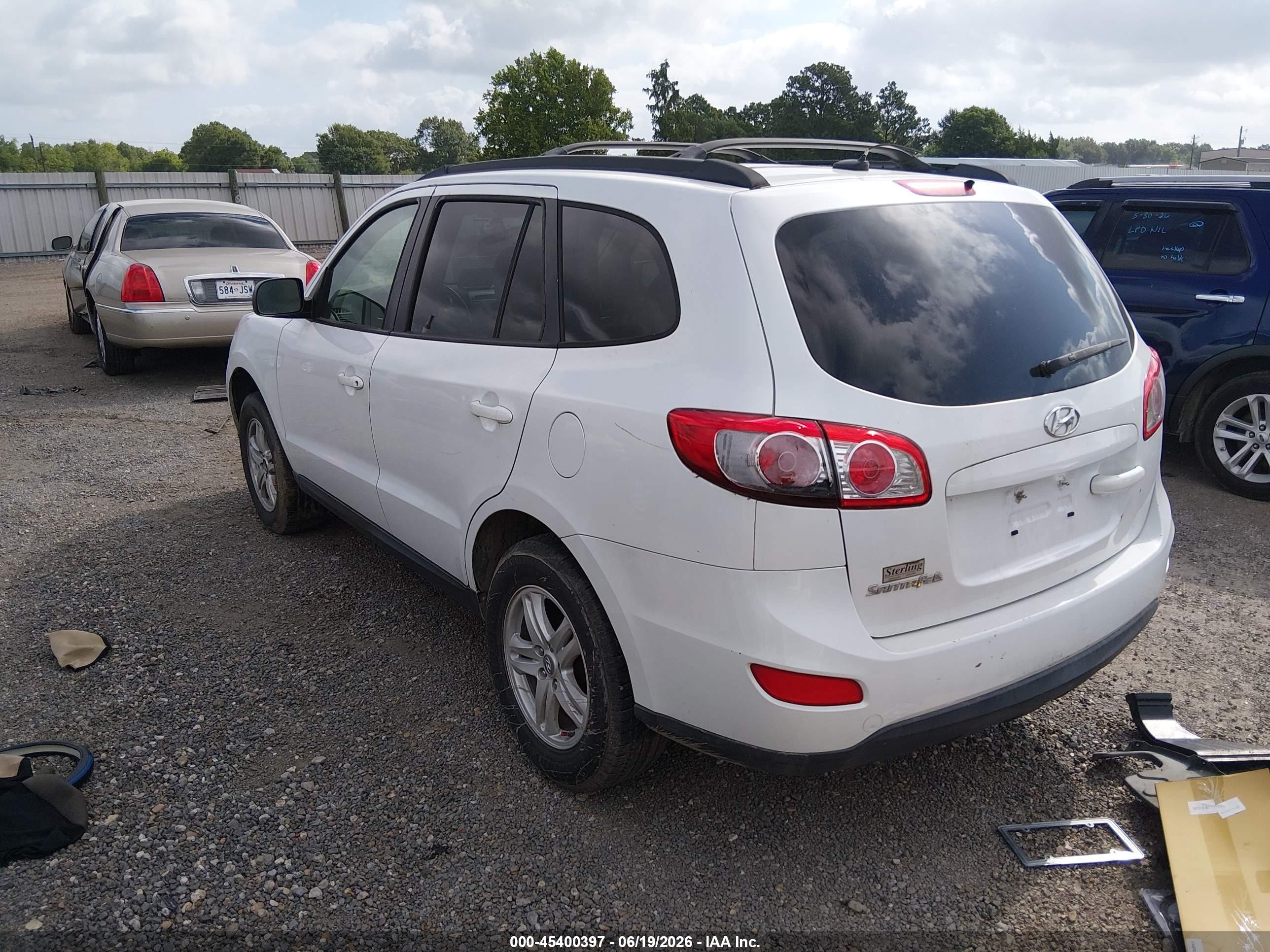 2012 Hyundai Santa Fe Gls White vin: 5XYZG3AB7CG118324