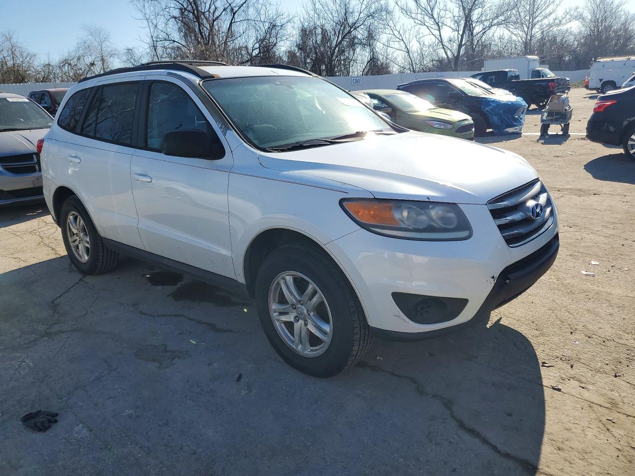 2012 Hyundai Santa Fe Gls White vin: 5XYZG3AB7CG151632