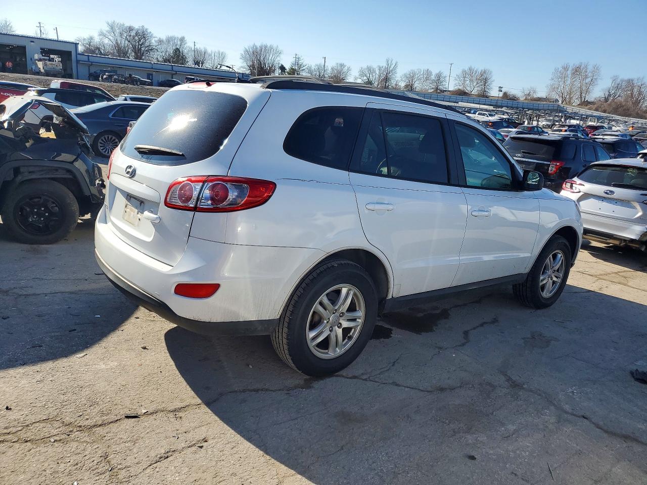2012 Hyundai Santa Fe Gls White vin: 5XYZG3AB7CG151632