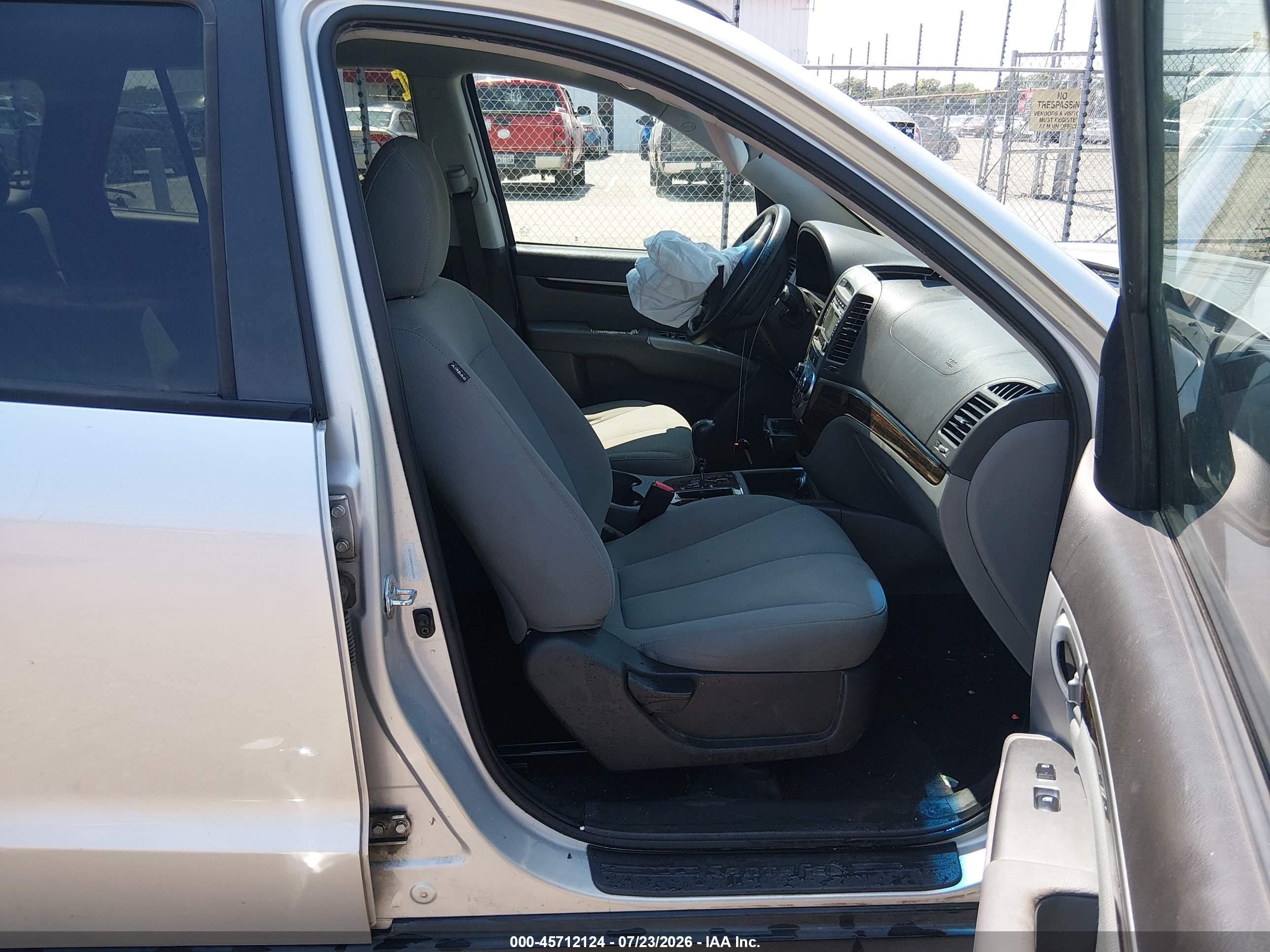 2012 Hyundai Santa Fe Gls Silver vin: 5XYZG3AB9CG161823