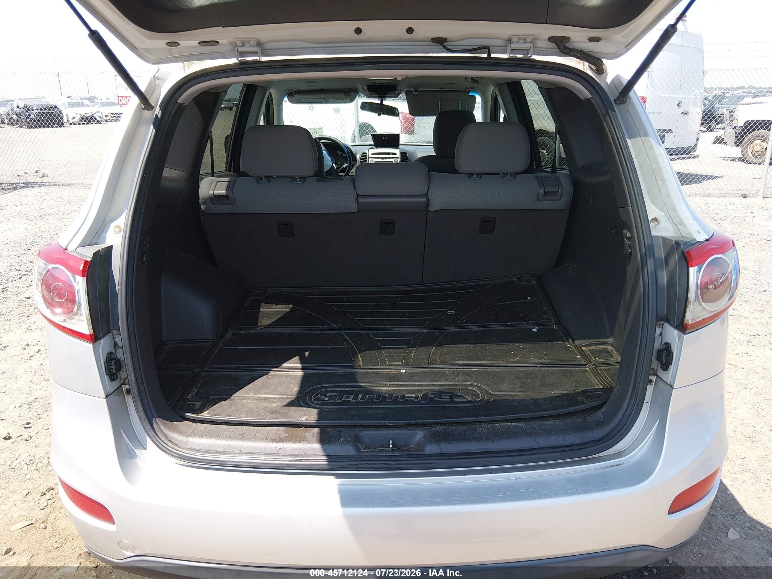 2012 Hyundai Santa Fe Gls Silver vin: 5XYZG3AB9CG161823