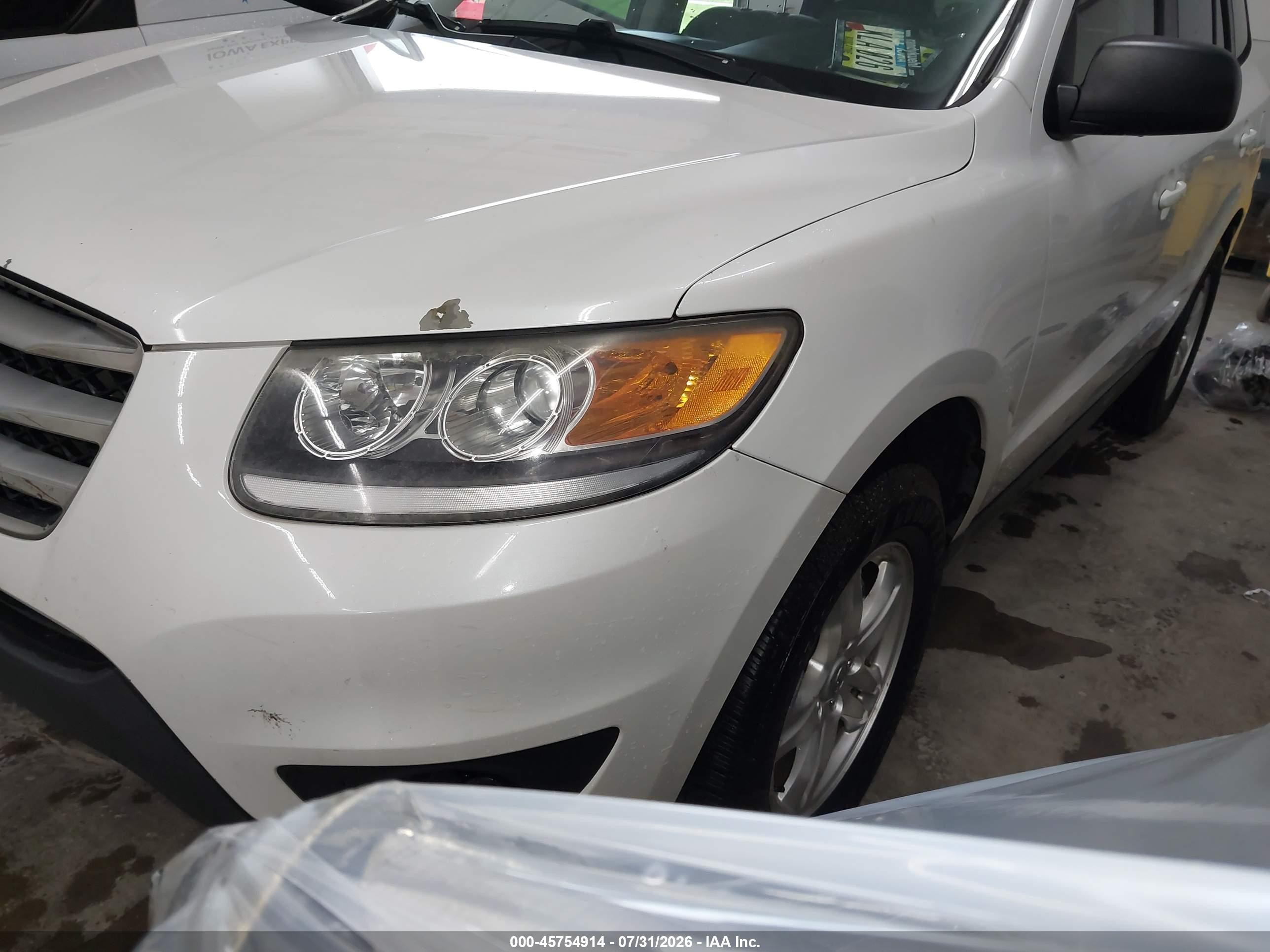 2012 Hyundai Santa Fe Gls White vin: 5XYZG3ABXCG115224