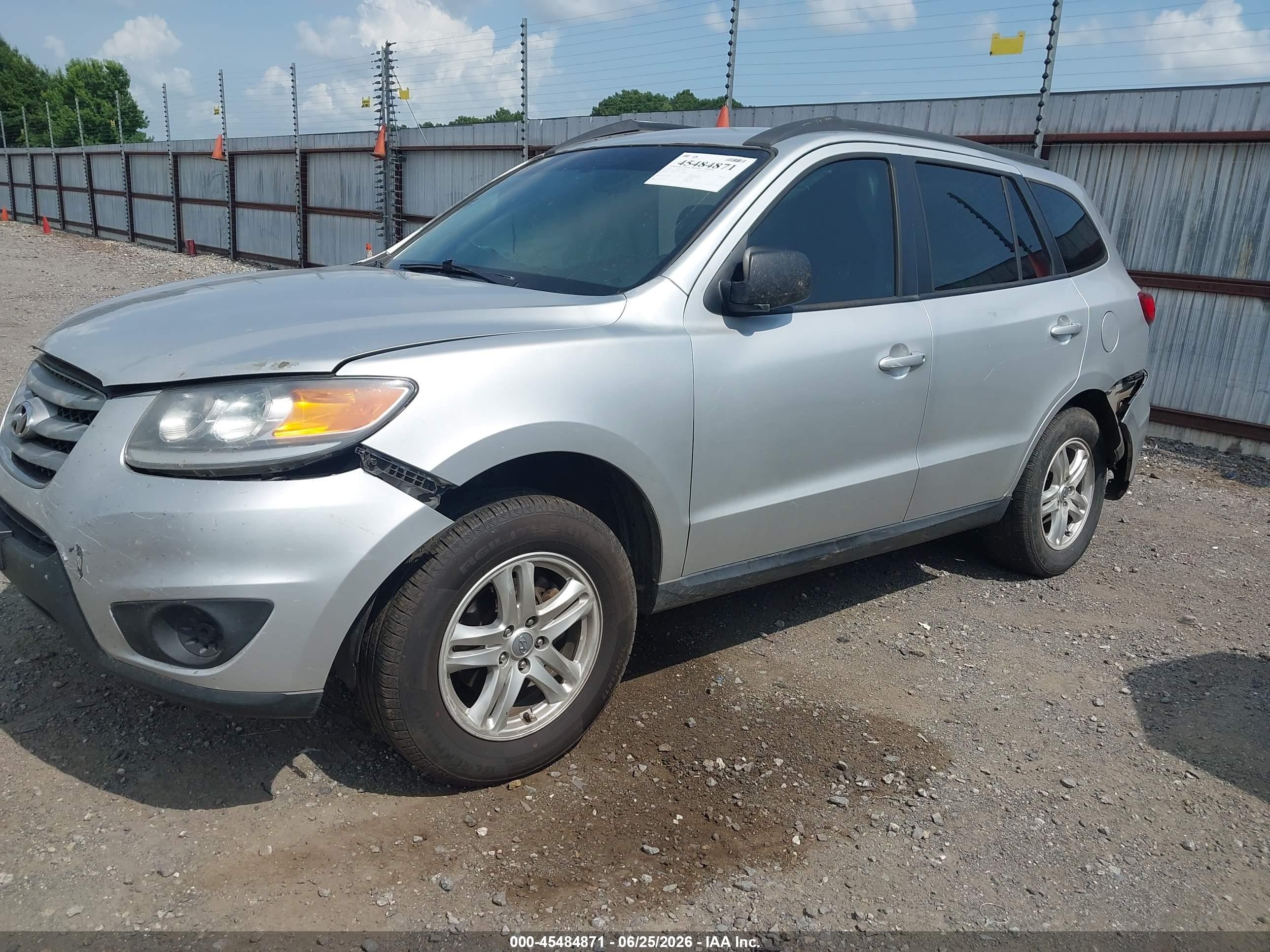 2012 Hyundai Santa Fe Gls Silver vin: 5XYZG3ABXCG123226