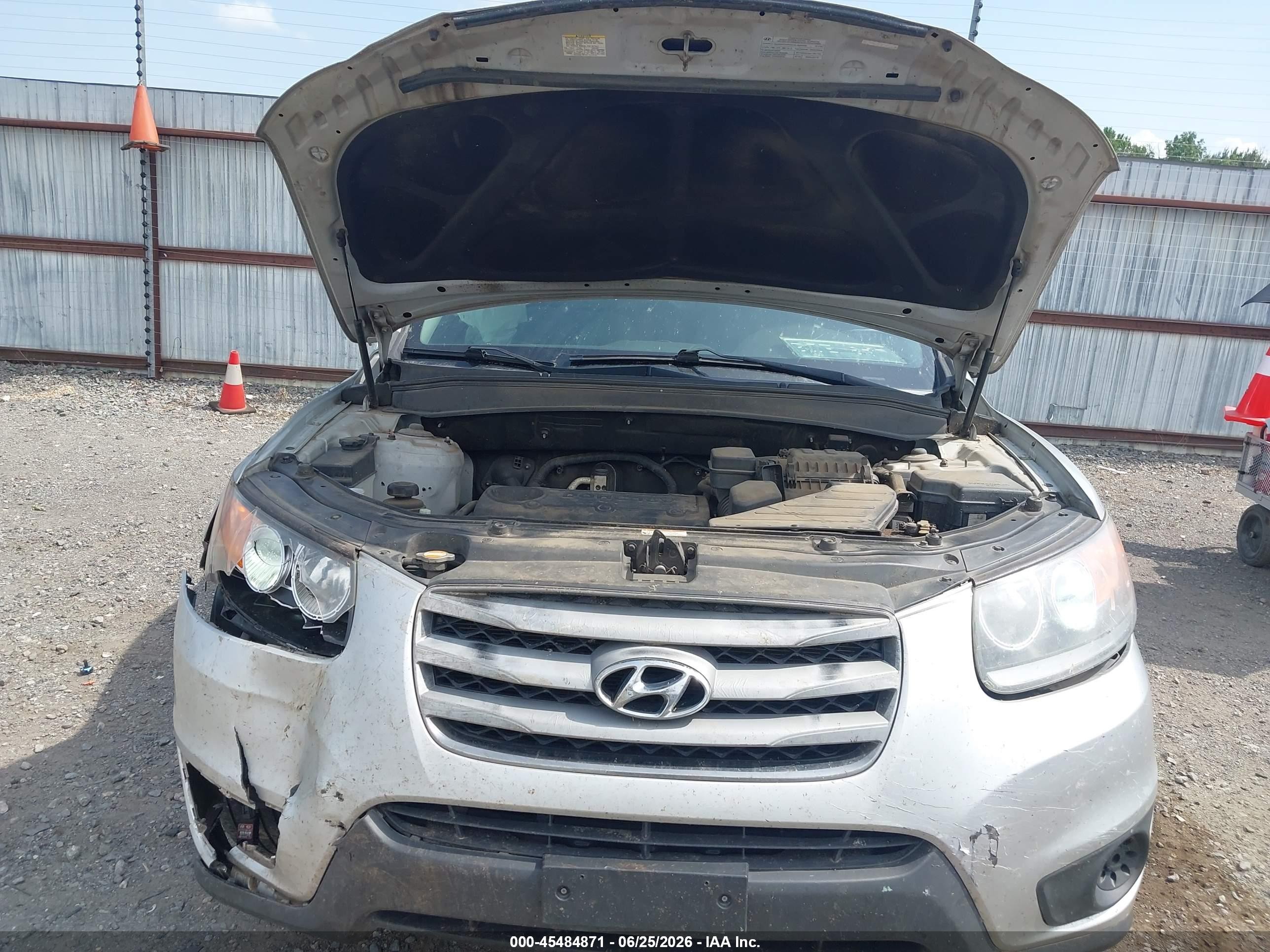 2012 Hyundai Santa Fe Gls Silver vin: 5XYZG3ABXCG123226