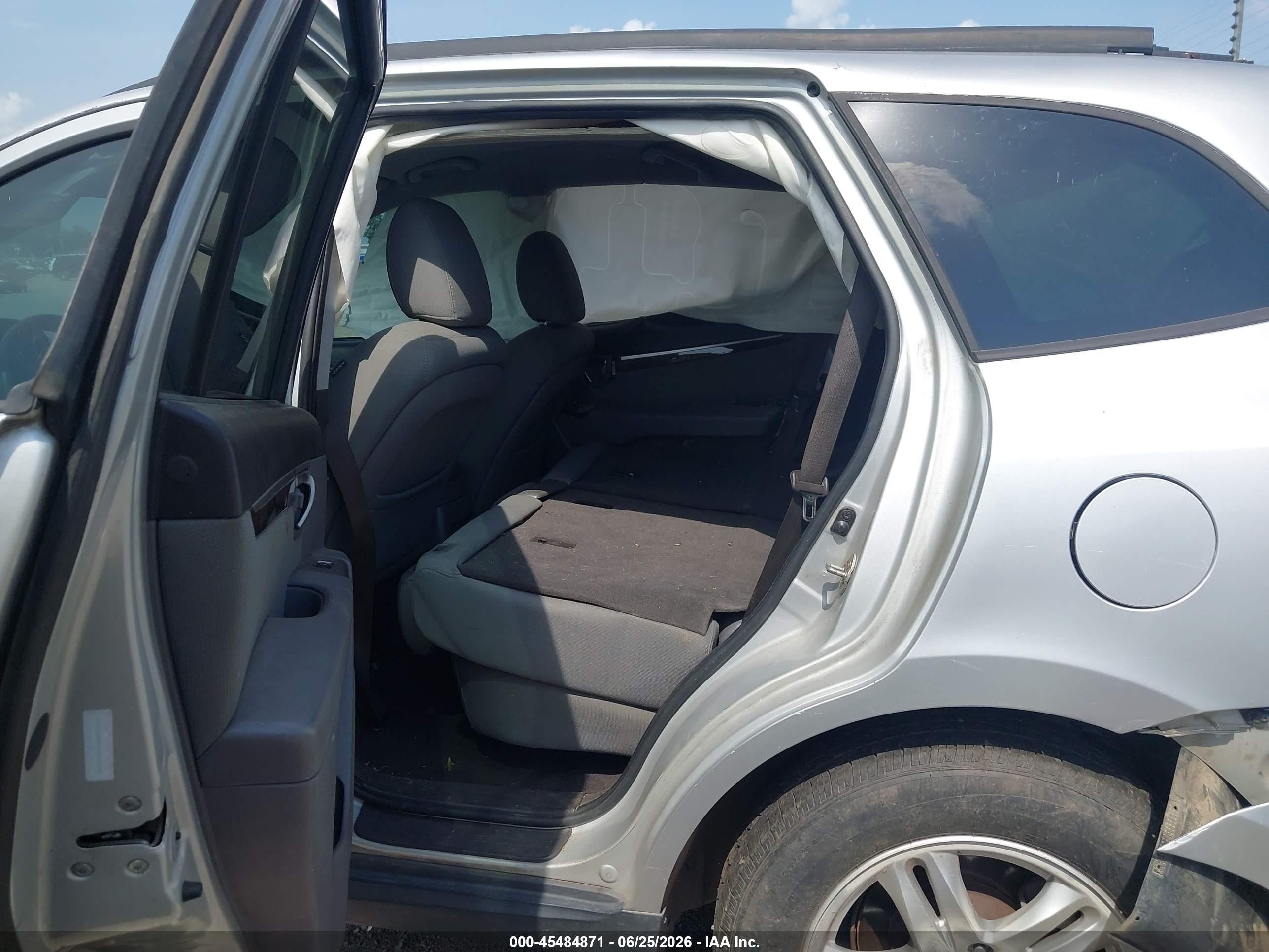 2012 Hyundai Santa Fe Gls Silver vin: 5XYZG3ABXCG123226
