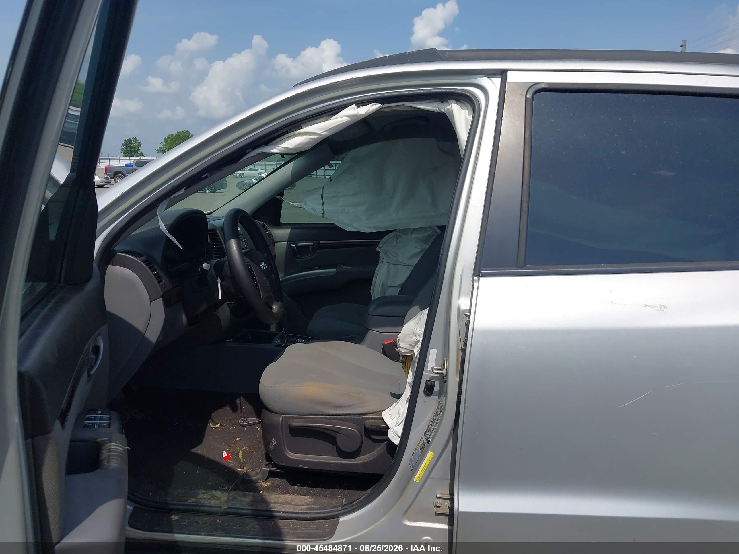 2012 Hyundai Santa Fe Gls Silver vin: 5XYZG3ABXCG123226