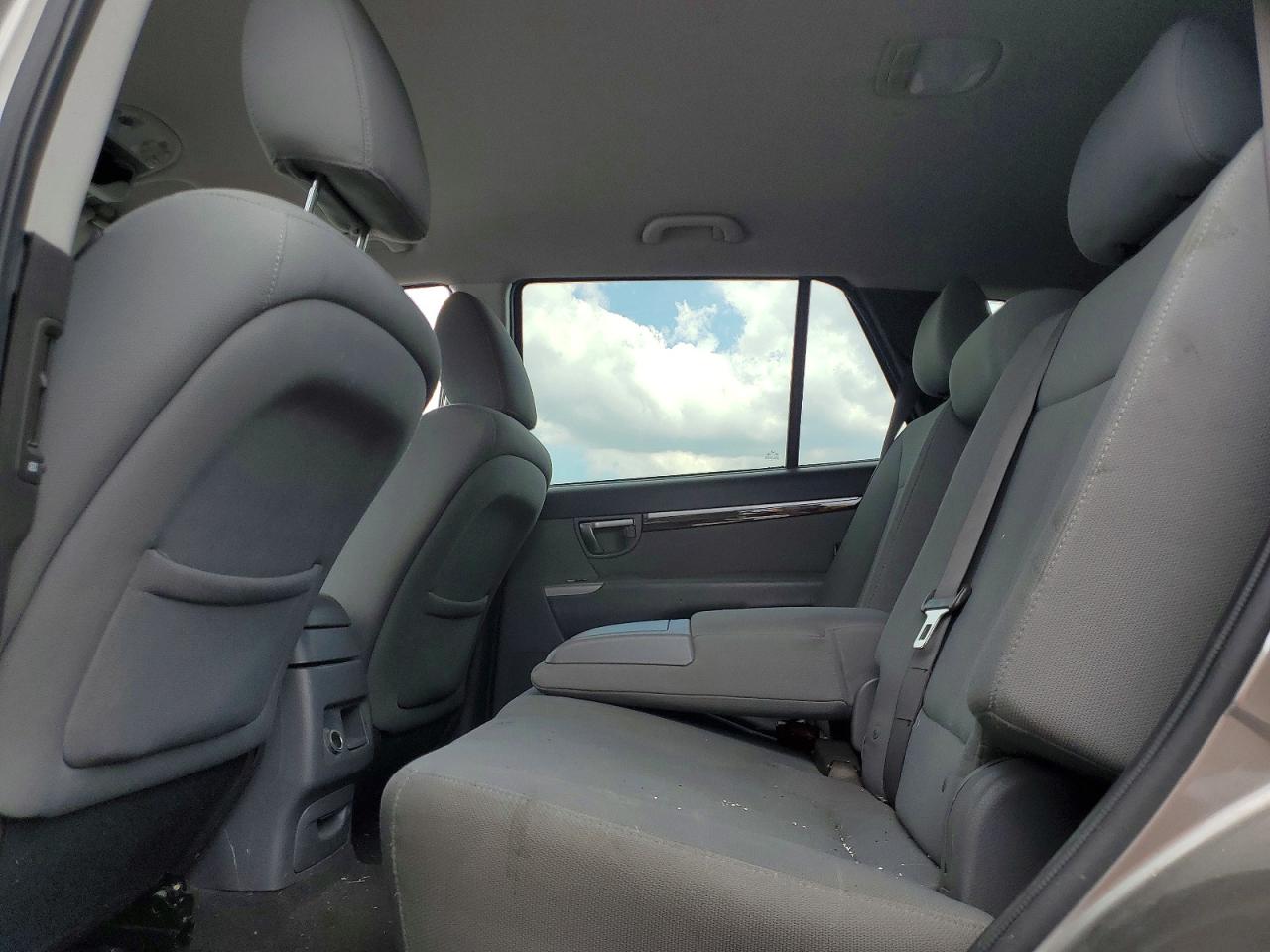2012 Hyundai Santa Fe Gls Silver vin: 5XYZG4AG5CG114399