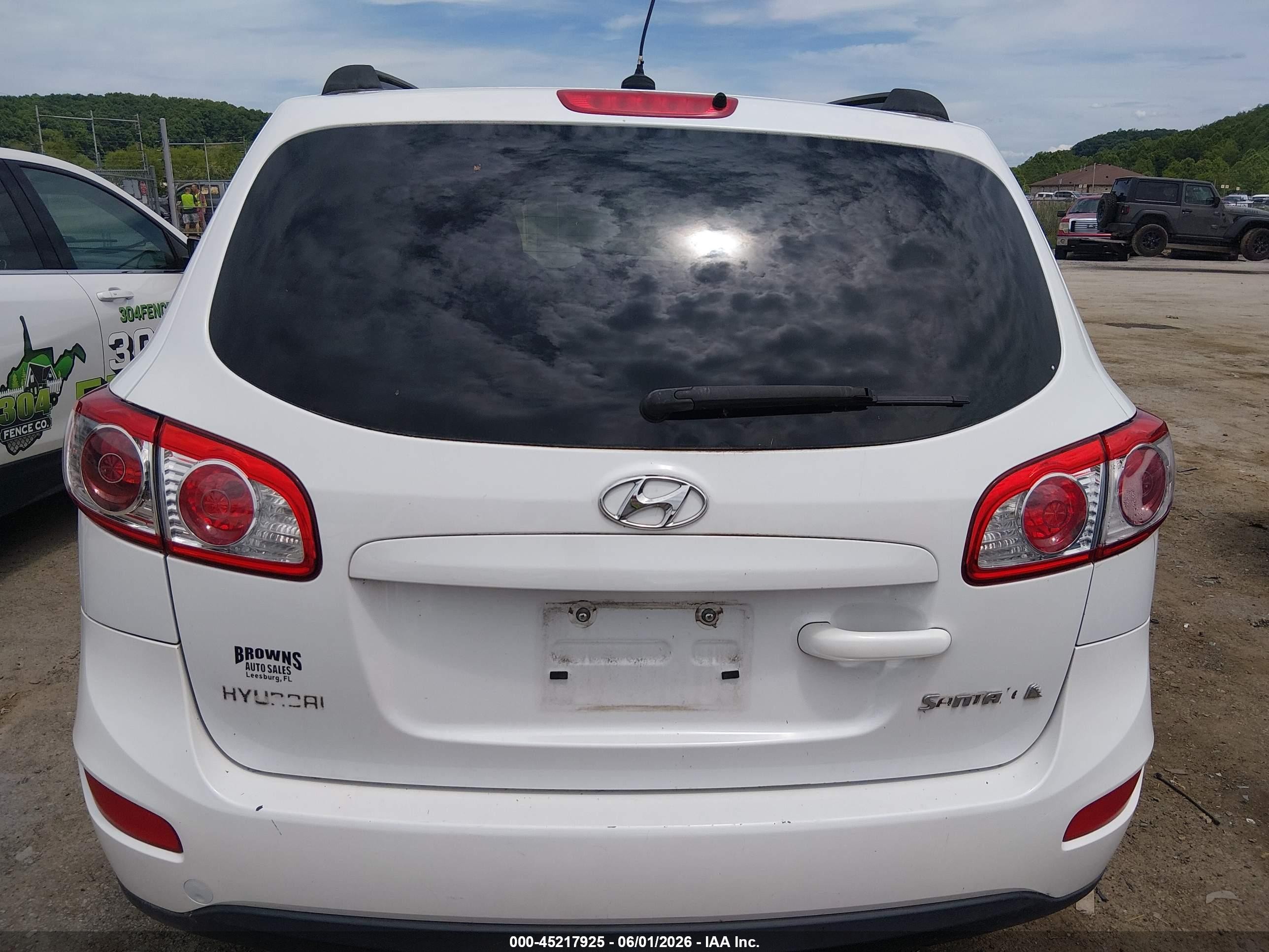 2011 Hyundai Santa Fe Gls V6 White vin: 5XYZG4AG7BG017770