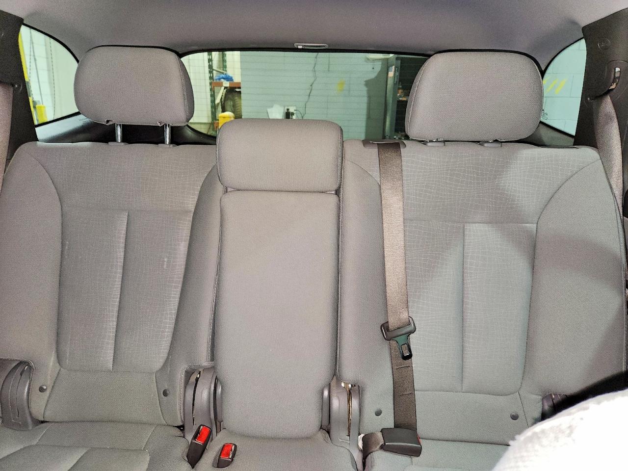 2012 Hyundai Santa Fe Белый vin: 5XYZGDAB0CG119479