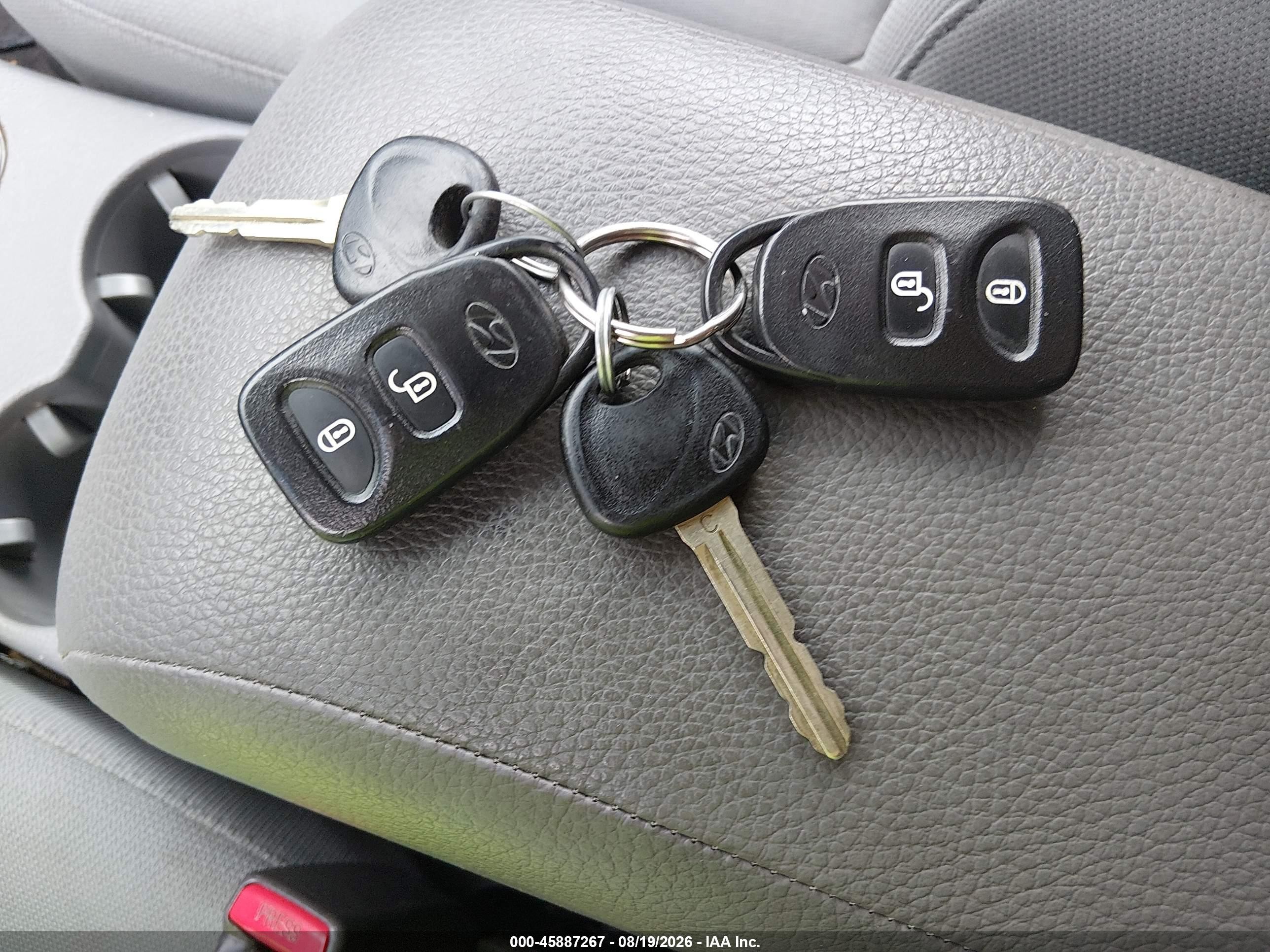 2012 Hyundai Santa Fe Gls Gray vin: 5XYZGDAB0CG149257