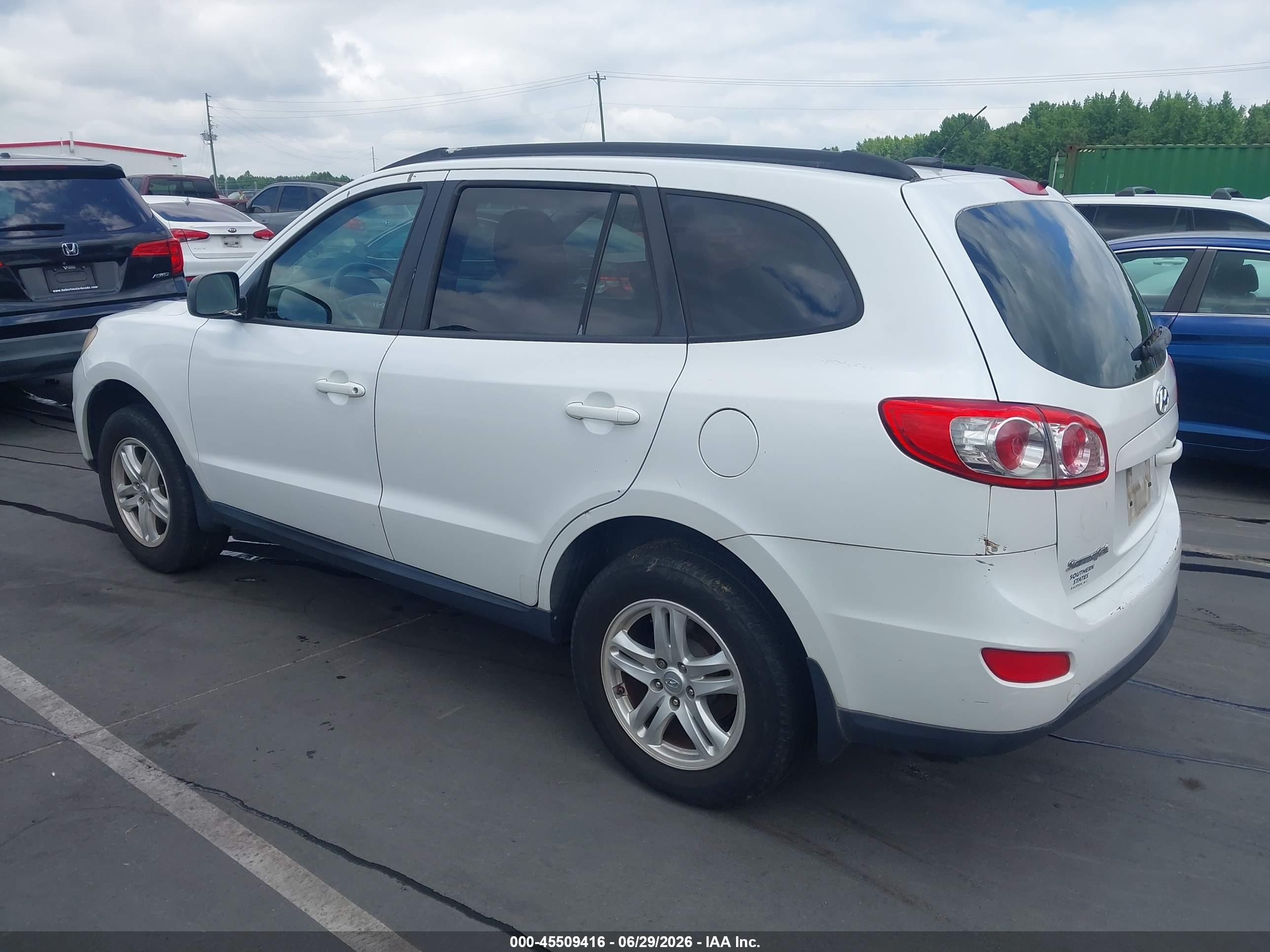 2012 Hyundai Santa Fe Gls White vin: 5XYZGDAB1CG099159
