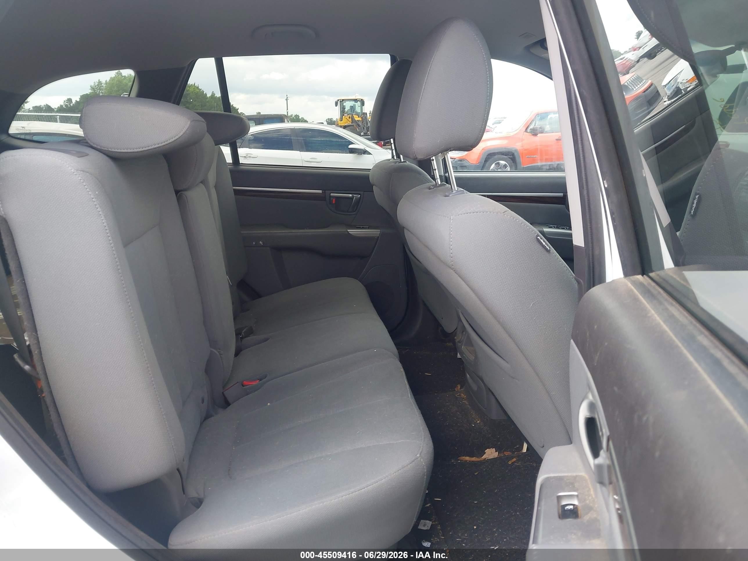 2012 Hyundai Santa Fe Gls White vin: 5XYZGDAB1CG099159